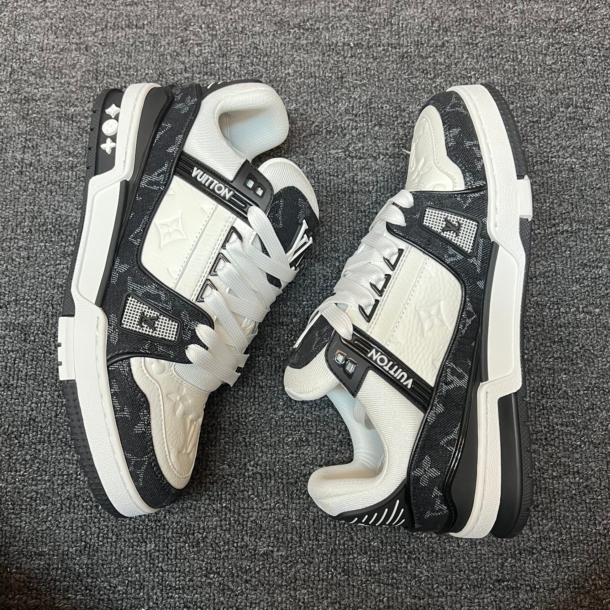 LOUIS VUITTON Trainer Black Cowboys
