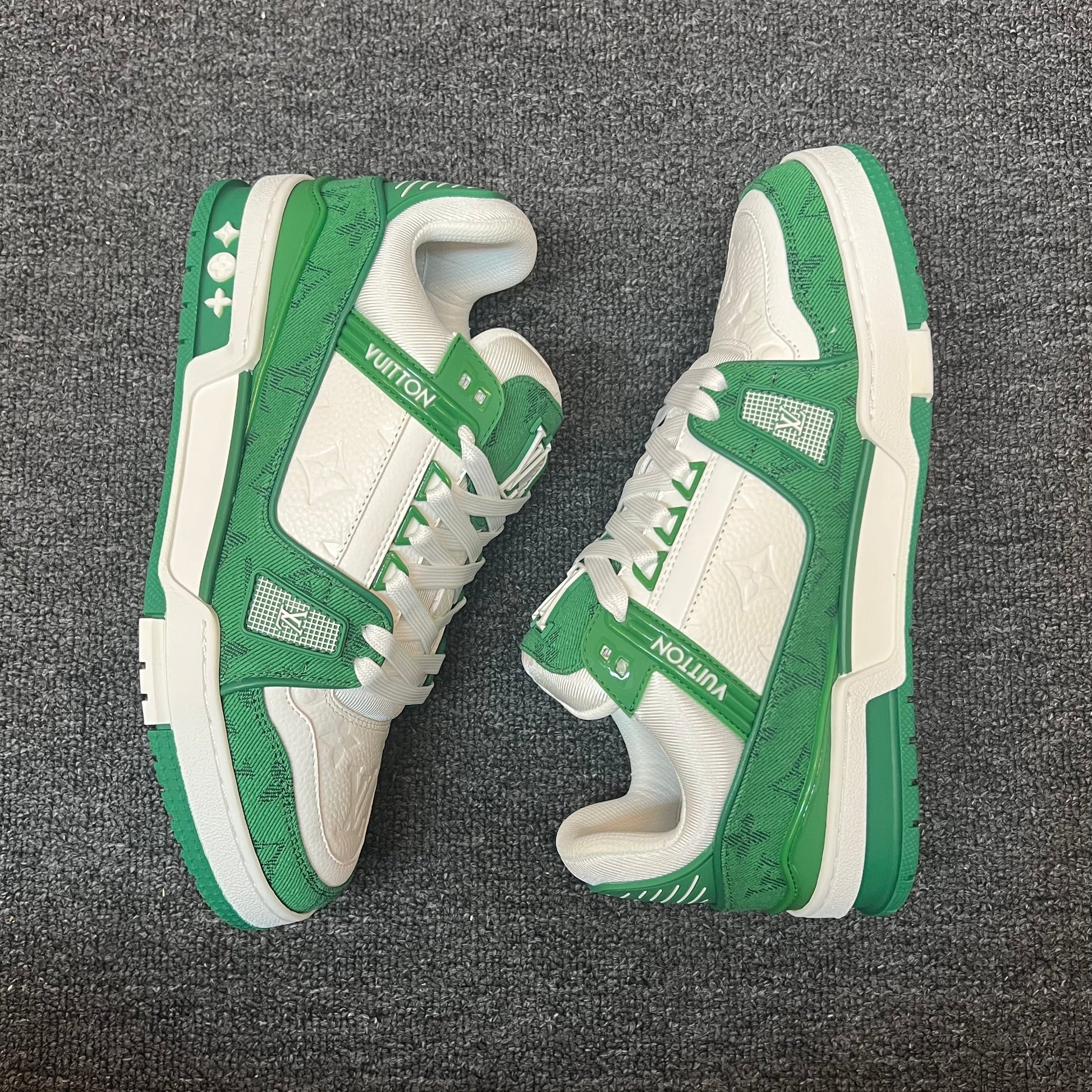 LOUIS VUITTON Trainer White green