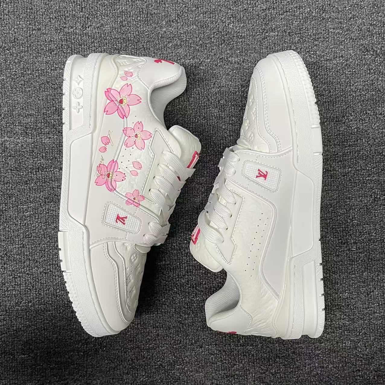 LOUIS VUITTON BOARD SKATES Powder and white