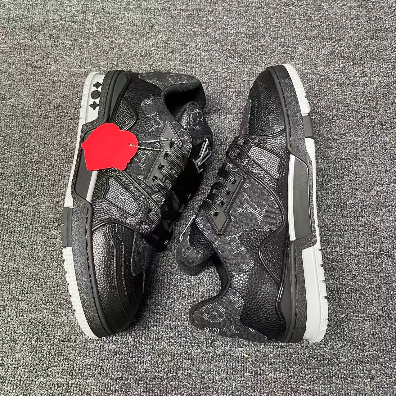 LOUIS VUITTON BOARD SKATES Black