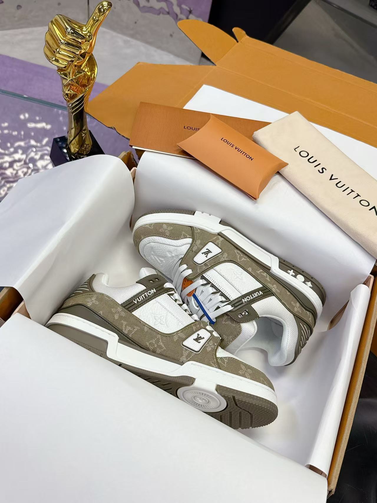 LV trainer green brown
