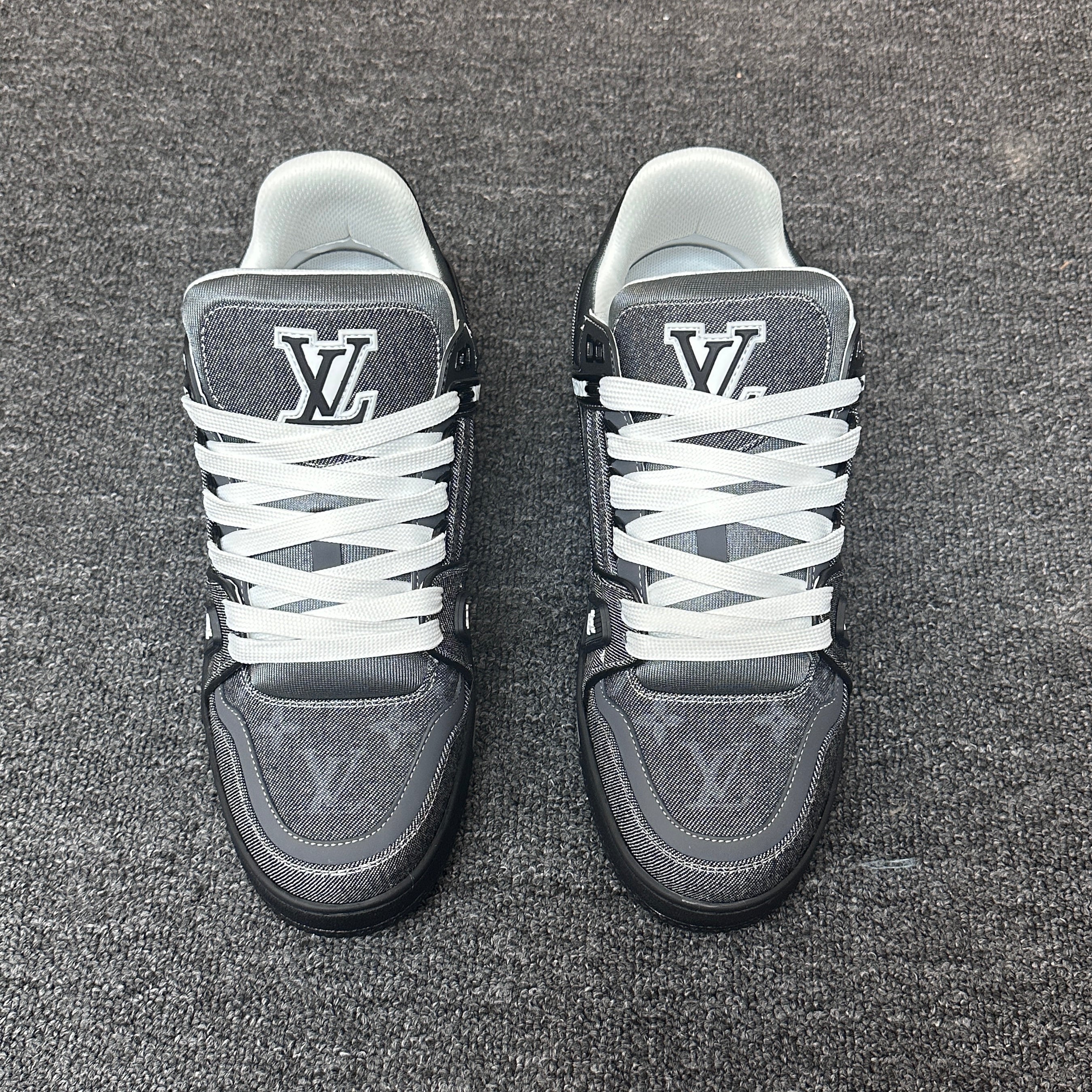 LOUIS VUITTON Trainer grey-black