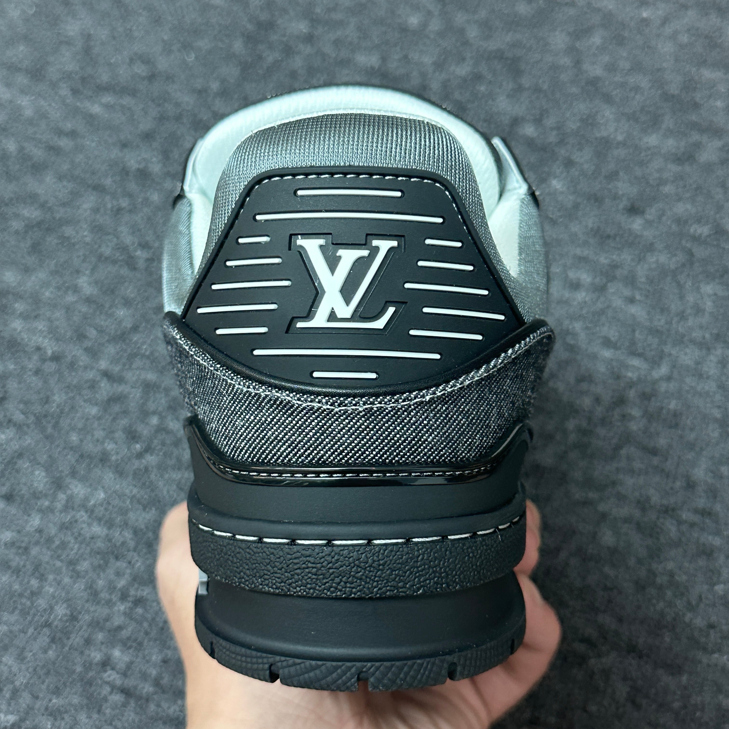 LOUIS VUITTON Trainer grey-black