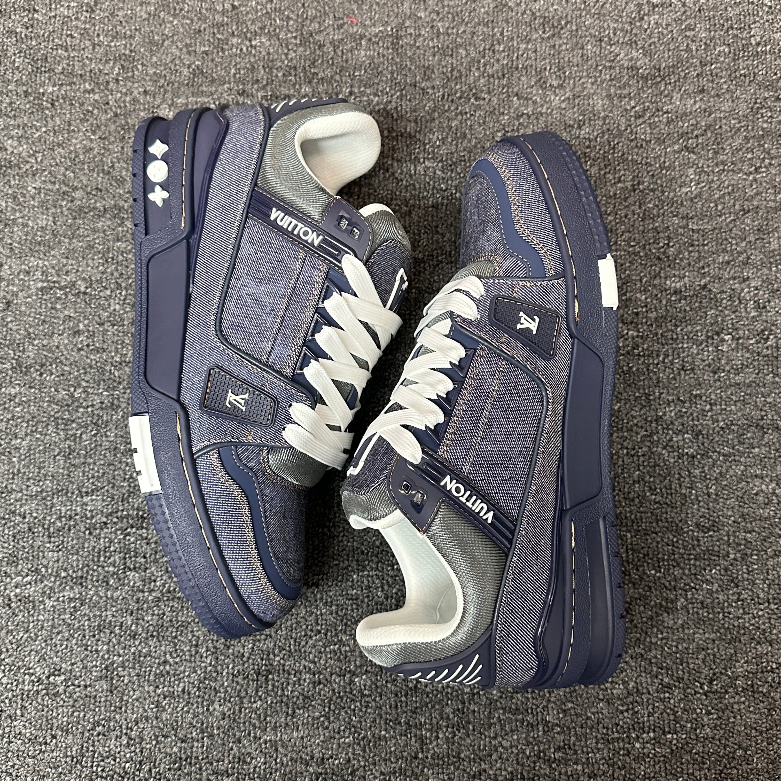 LOUIS VUITTON Trainer Navy Blue