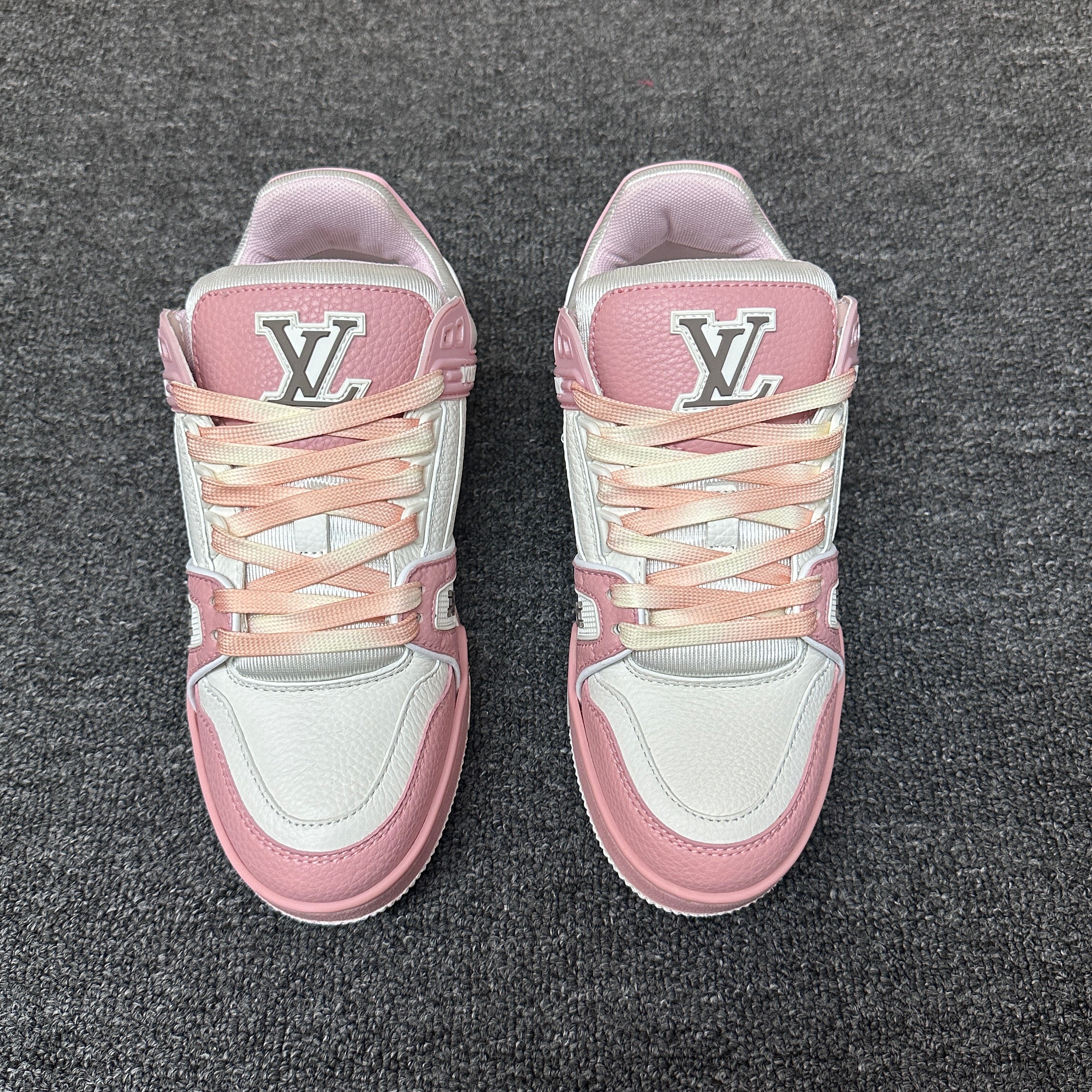 LOUIS VUITTON Trainer WHITE POWDER