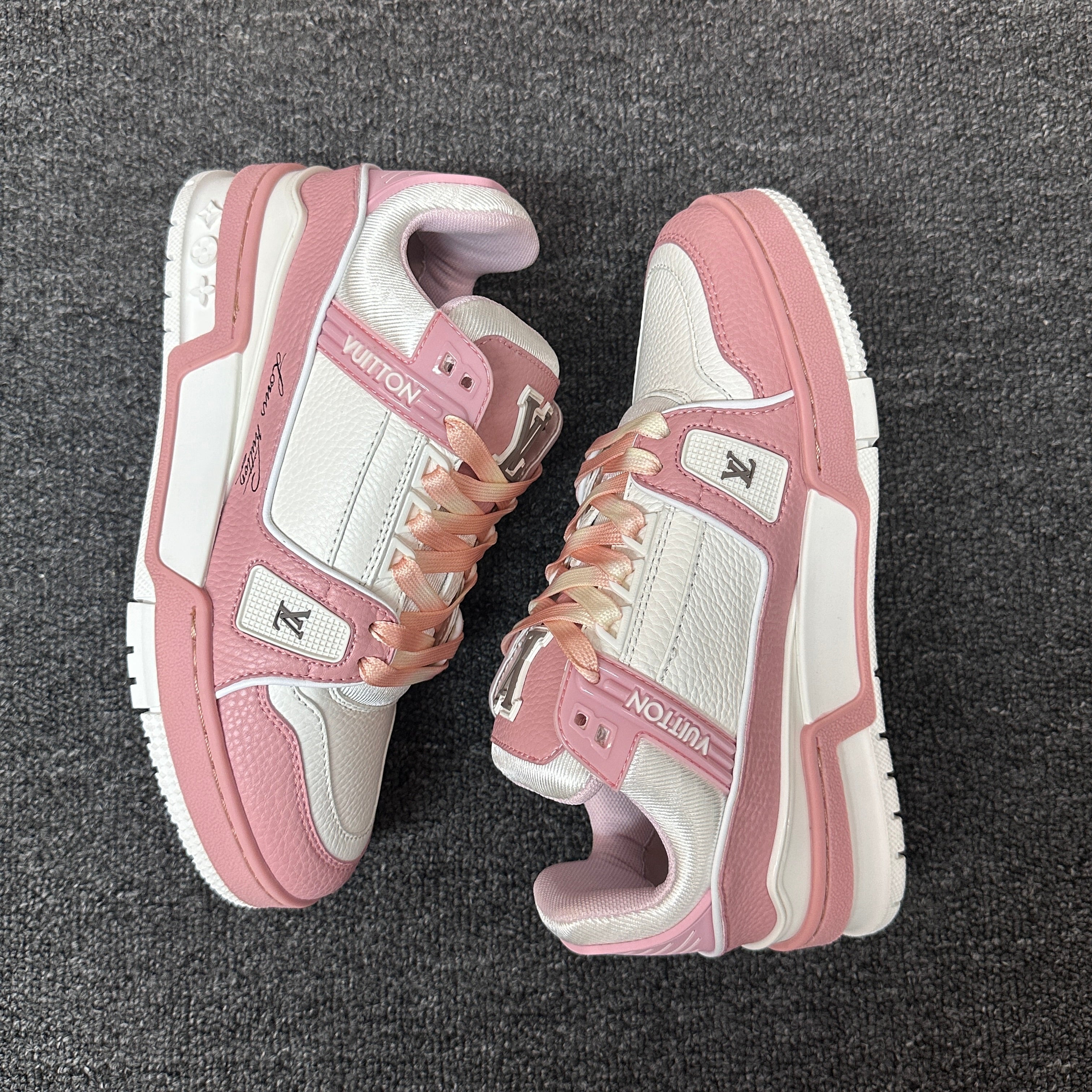 LOUIS VUITTON Trainer WHITE POWDER