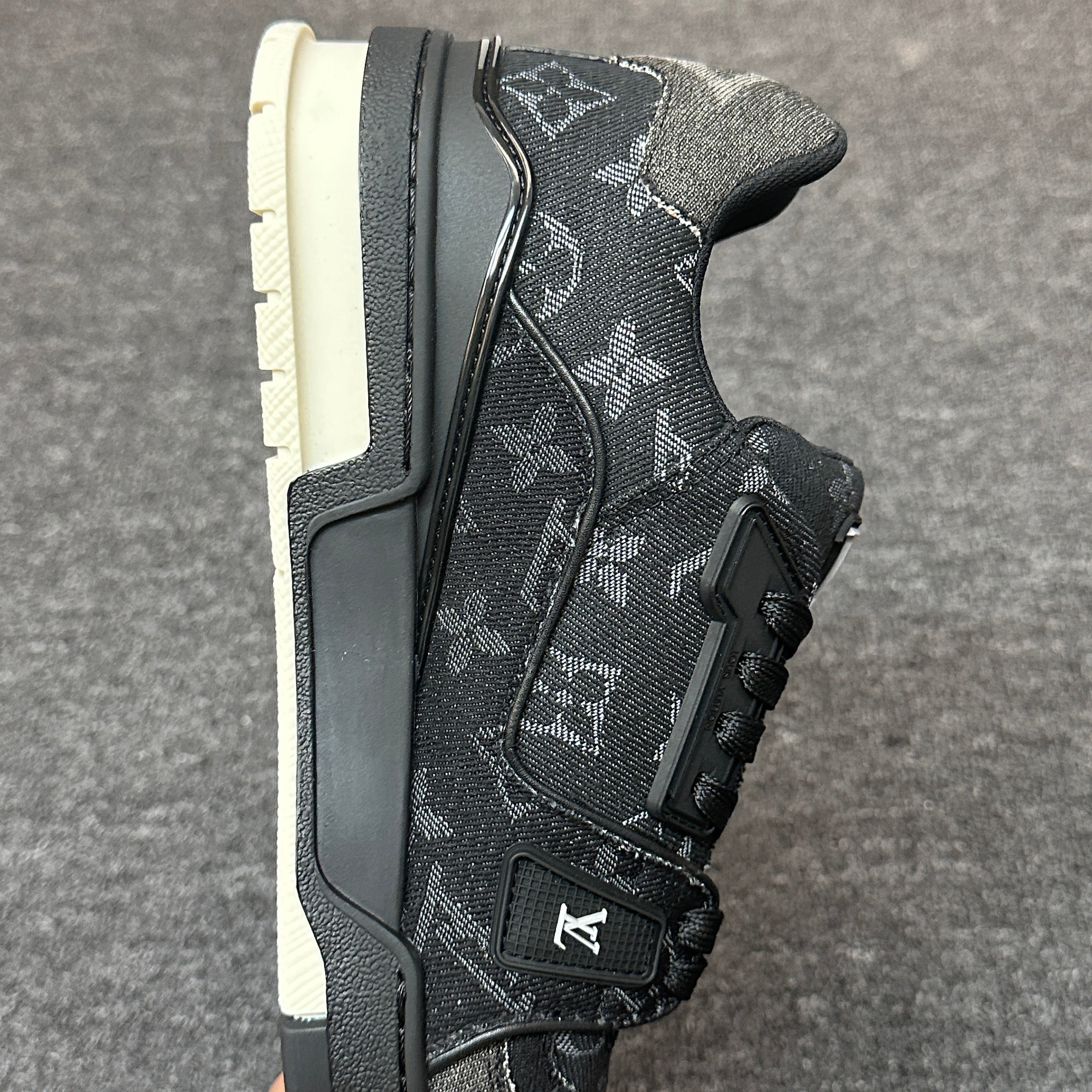 LOUIS VUITTON BOARD SKATES BLACK ASH