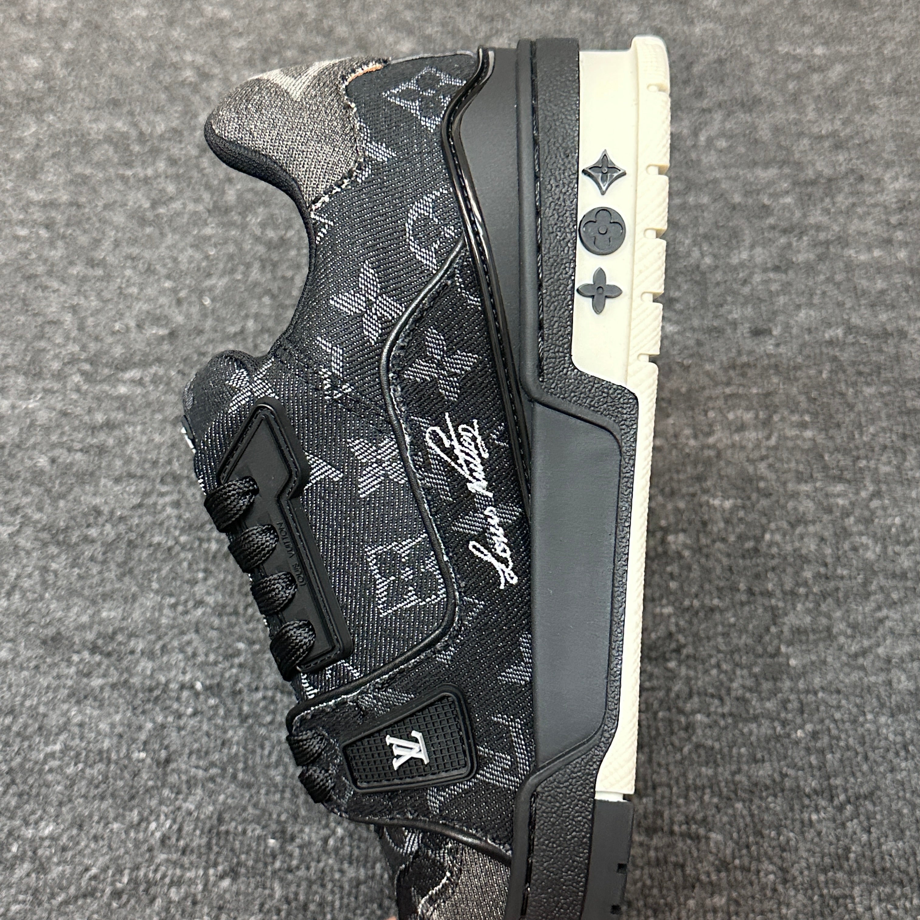 LOUIS VUITTON BOARD SKATES BLACK ASH