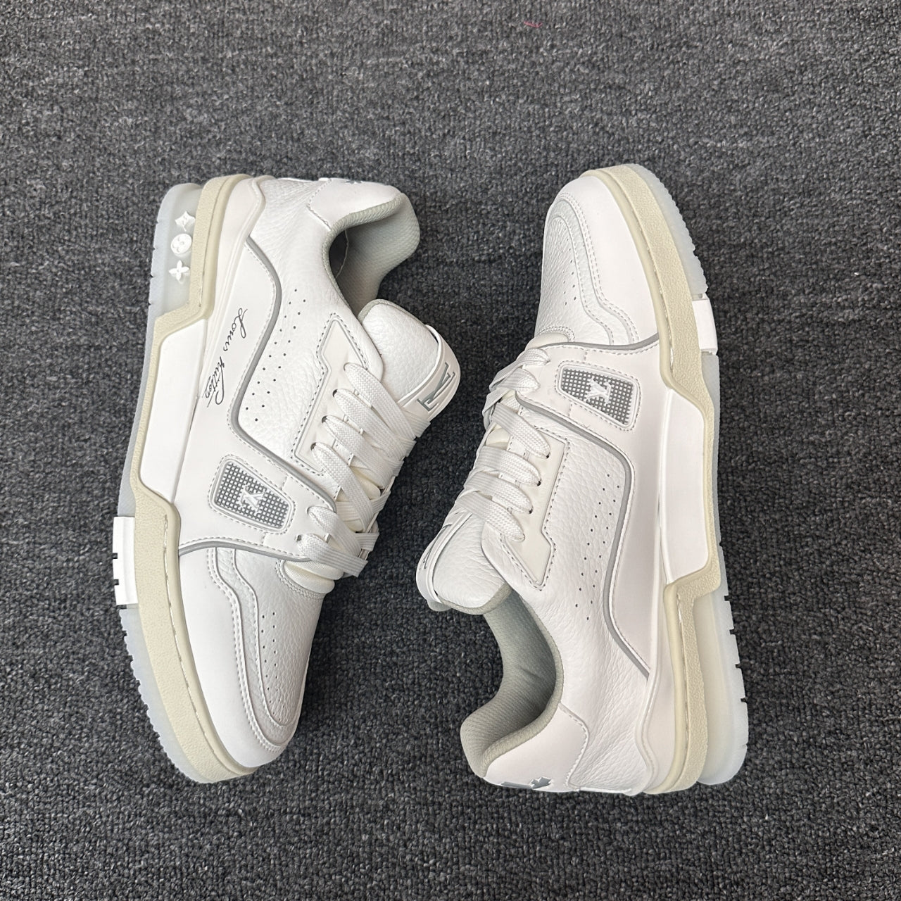 LOUIS VUITTON Trainer White denim