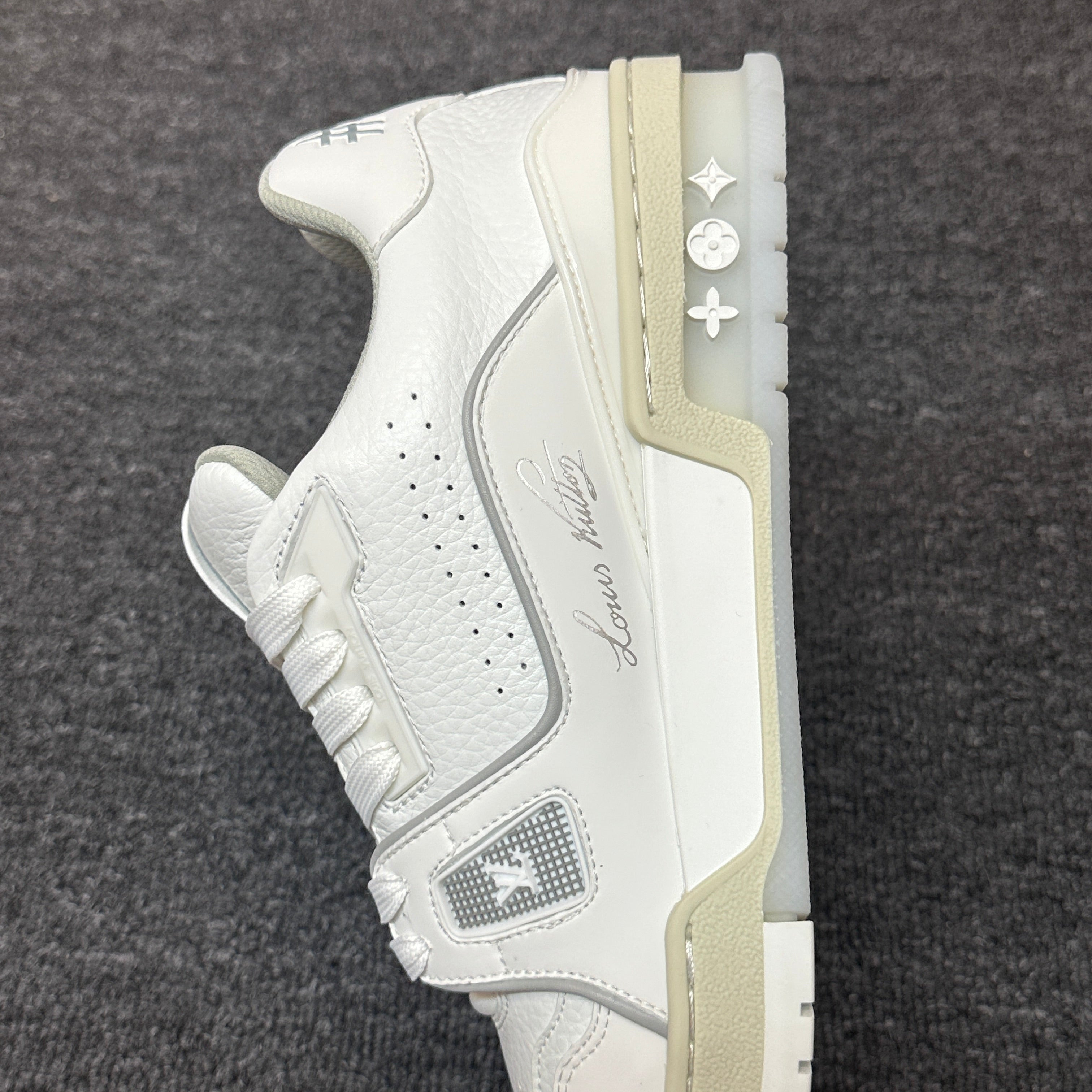 LOUIS VUITTON Trainer White denim