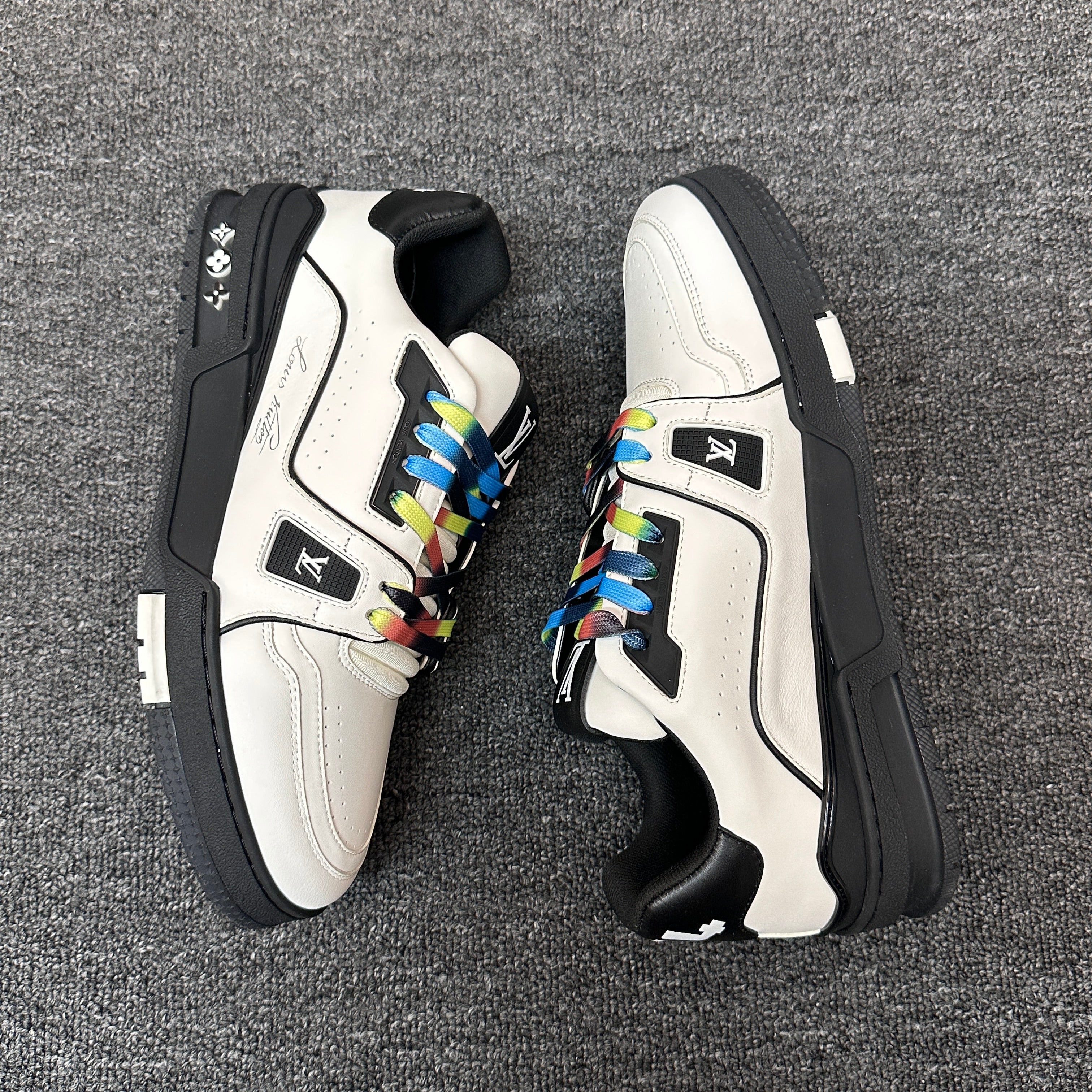 LOUIS VUITTON Trainer White-black