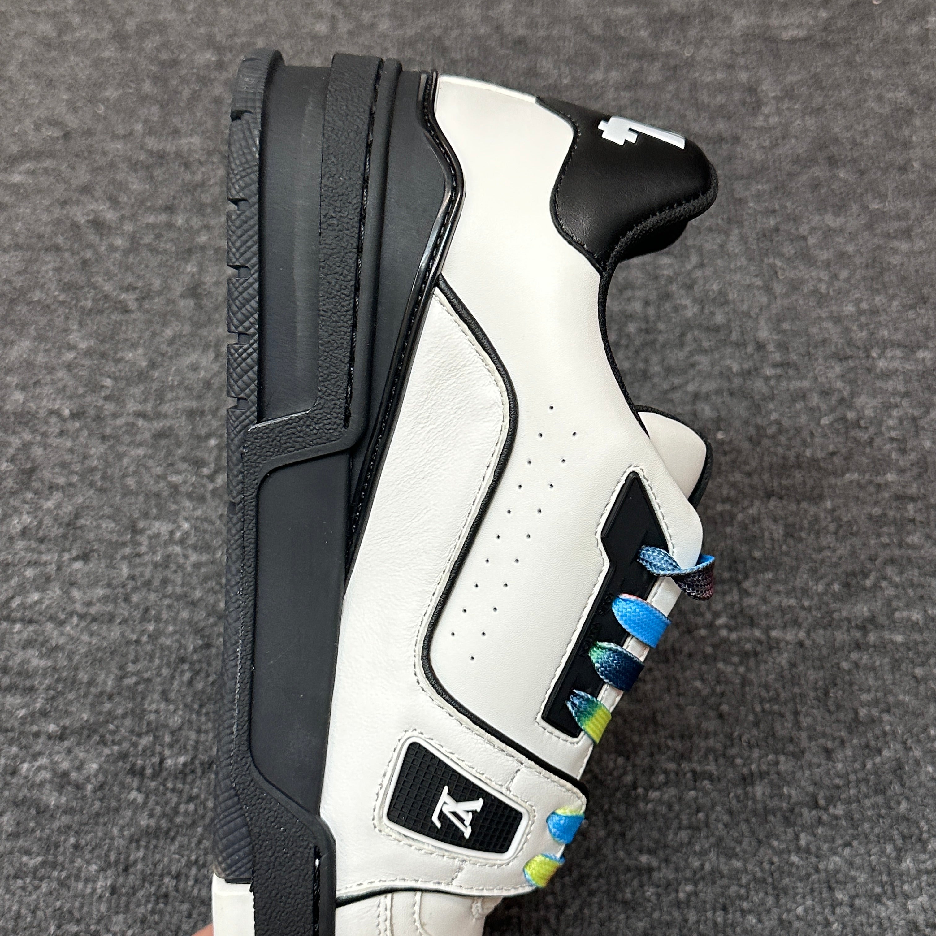 LOUIS VUITTON Trainer White-black