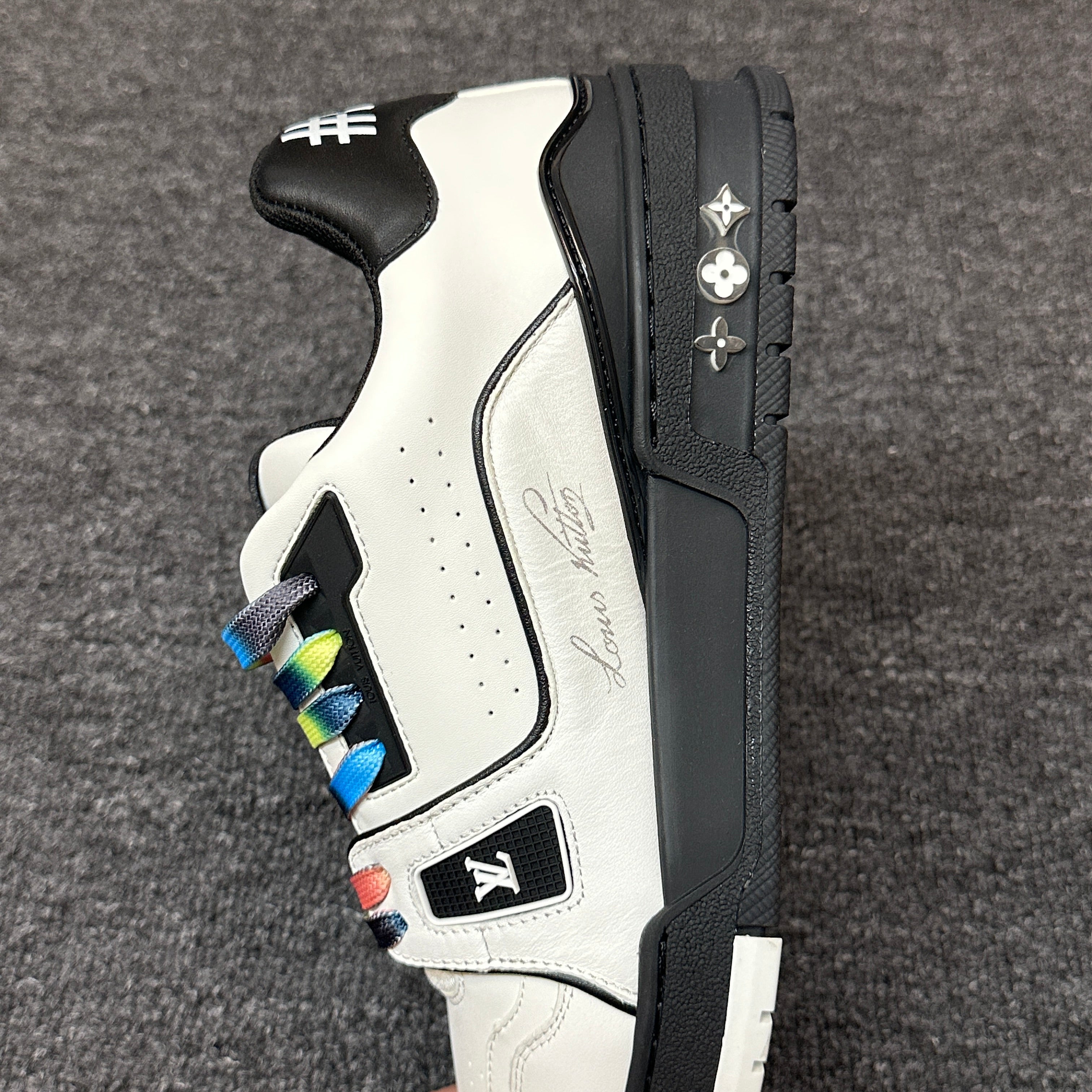 LOUIS VUITTON Trainer White-black