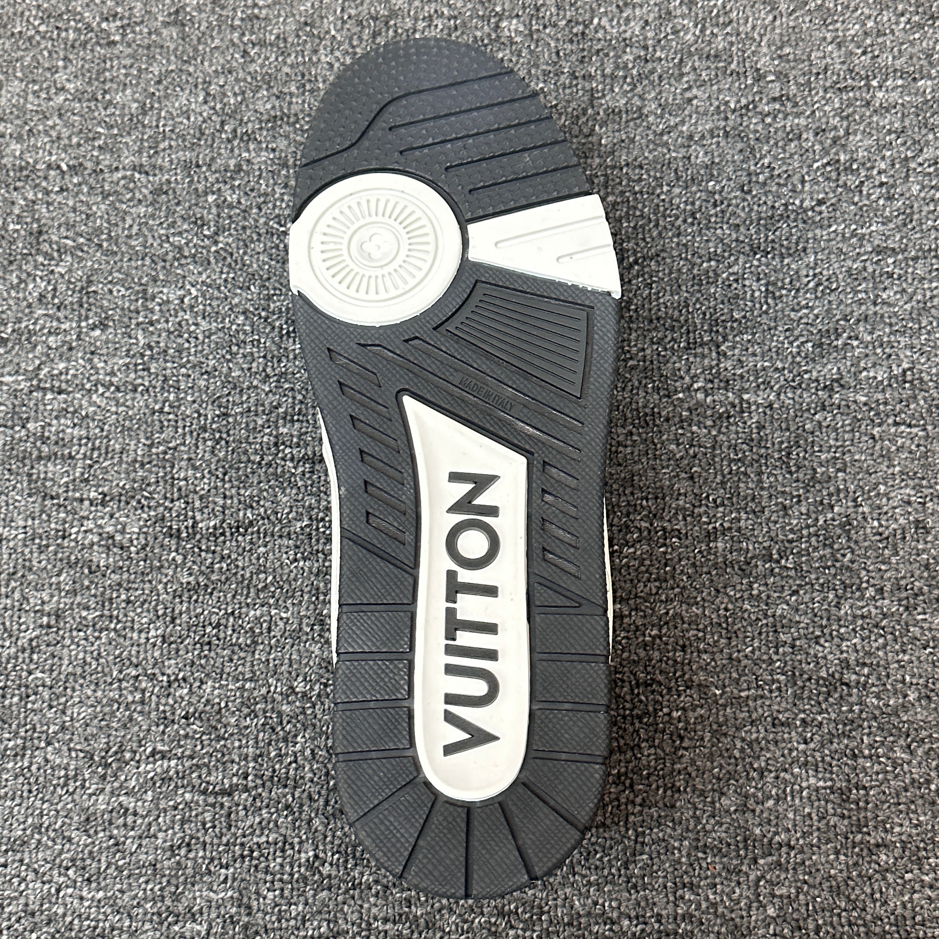 LOUIS VUITTON Trainer White-black