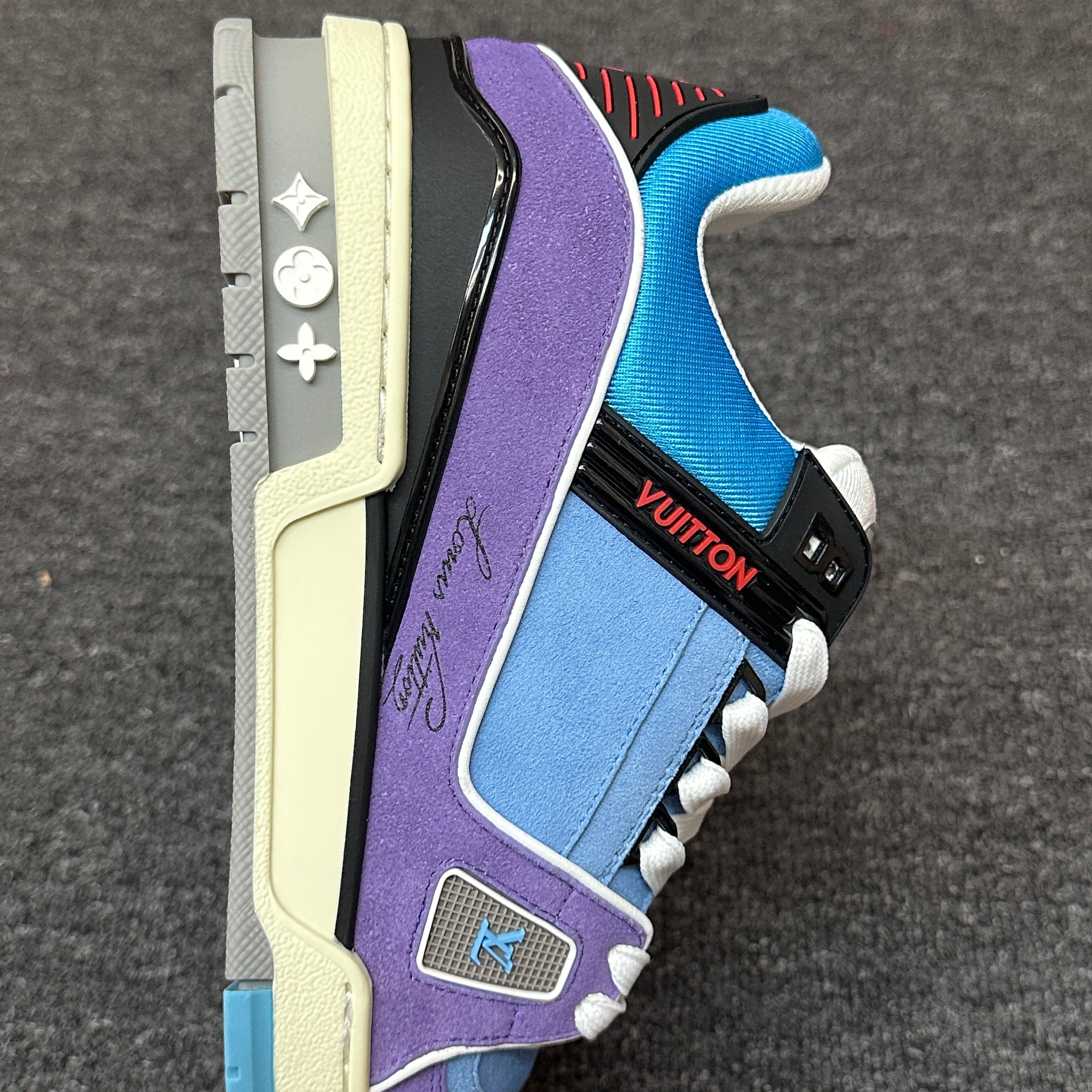 LOUIS VUITTON Trainer Blue violet