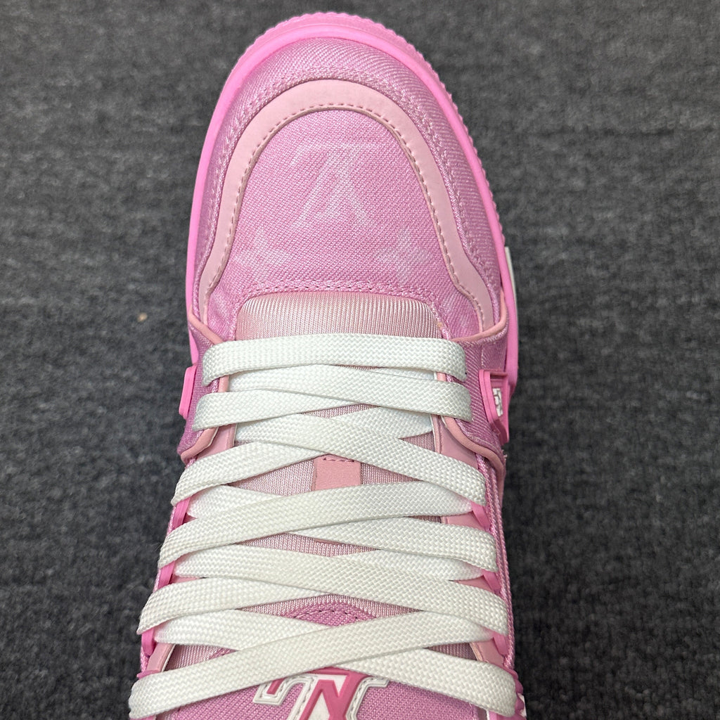 LOUIS VUITTON Trainer Powder