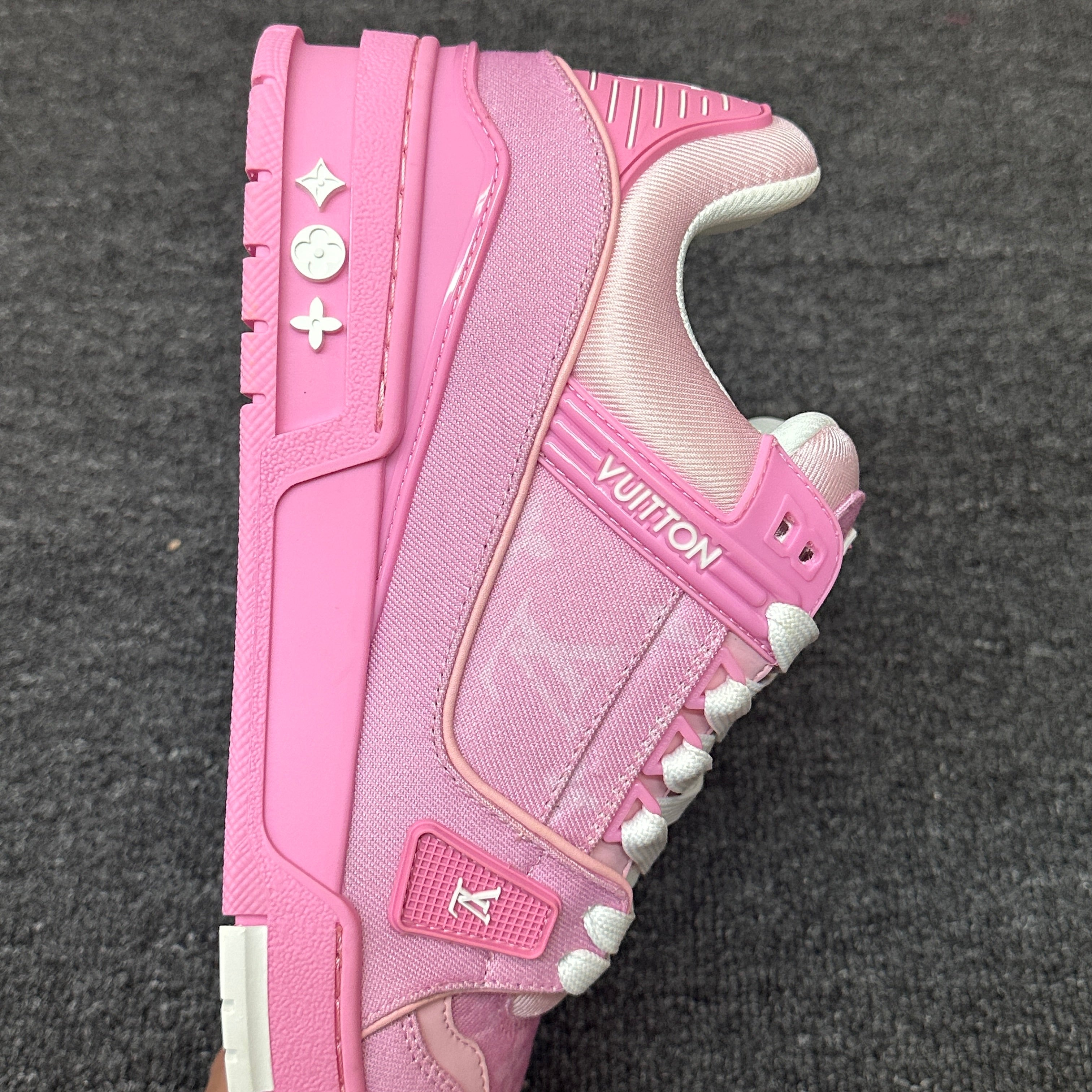 LOUIS VUITTON Trainer Powder