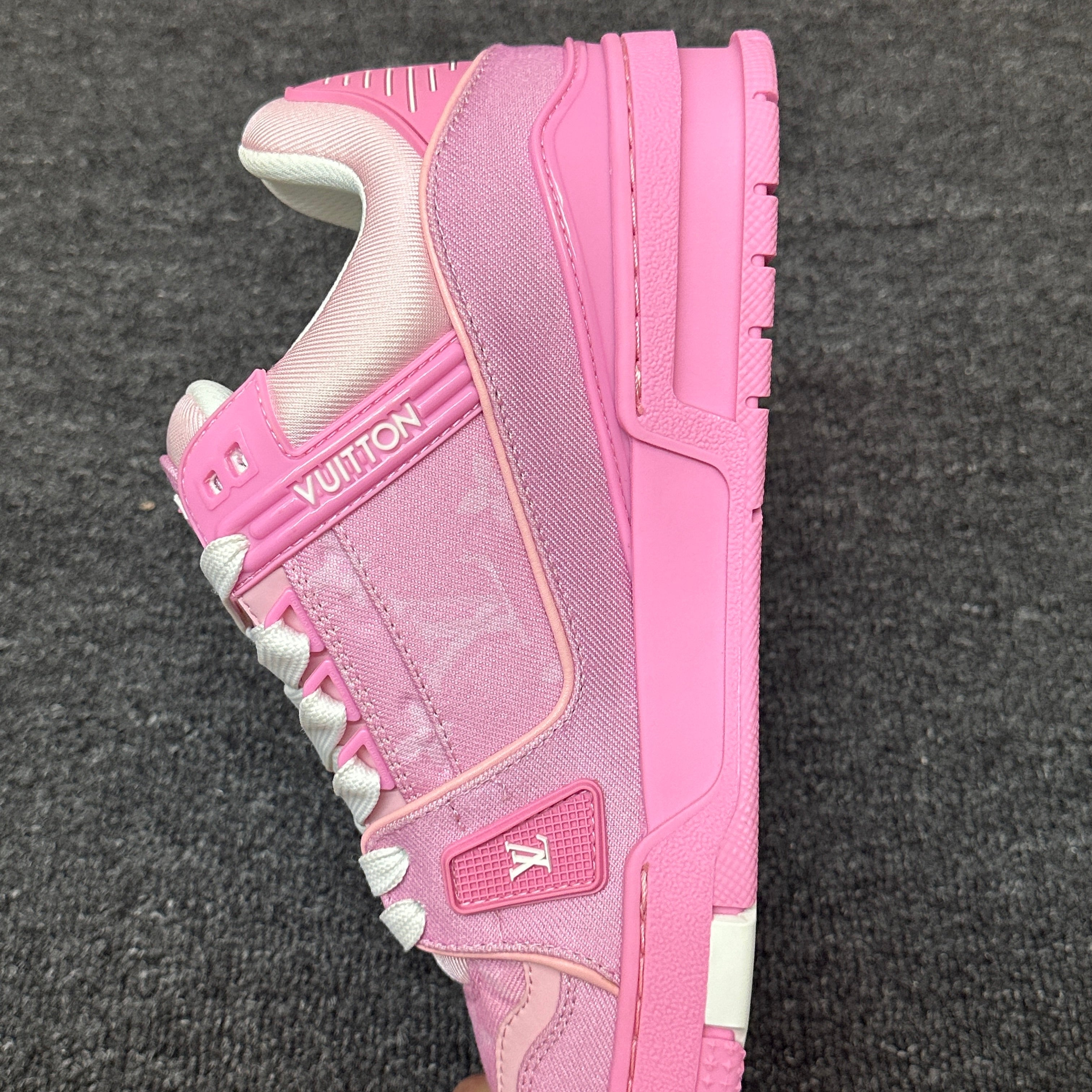 LOUIS VUITTON Trainer Powder