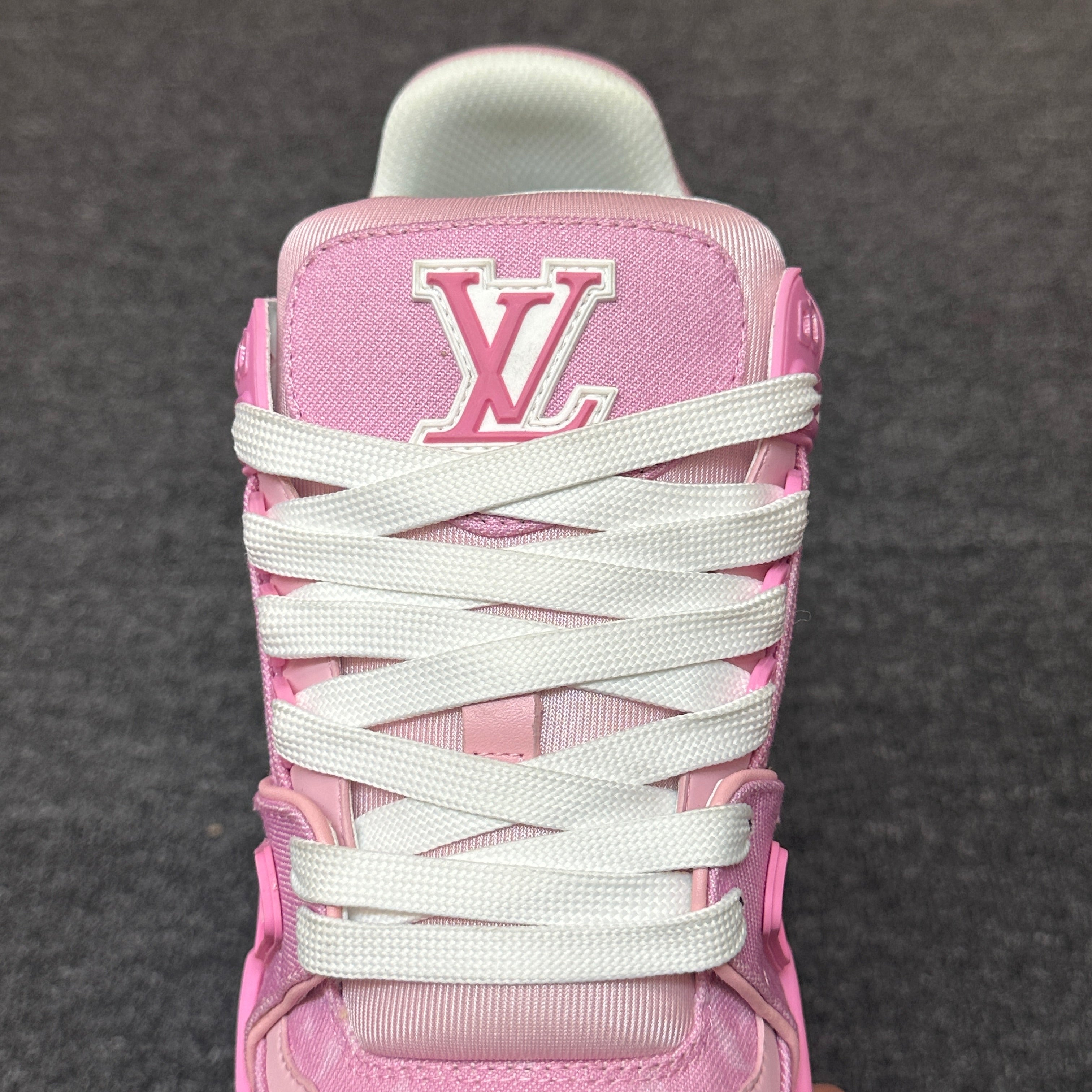 LOUIS VUITTON Trainer Powder