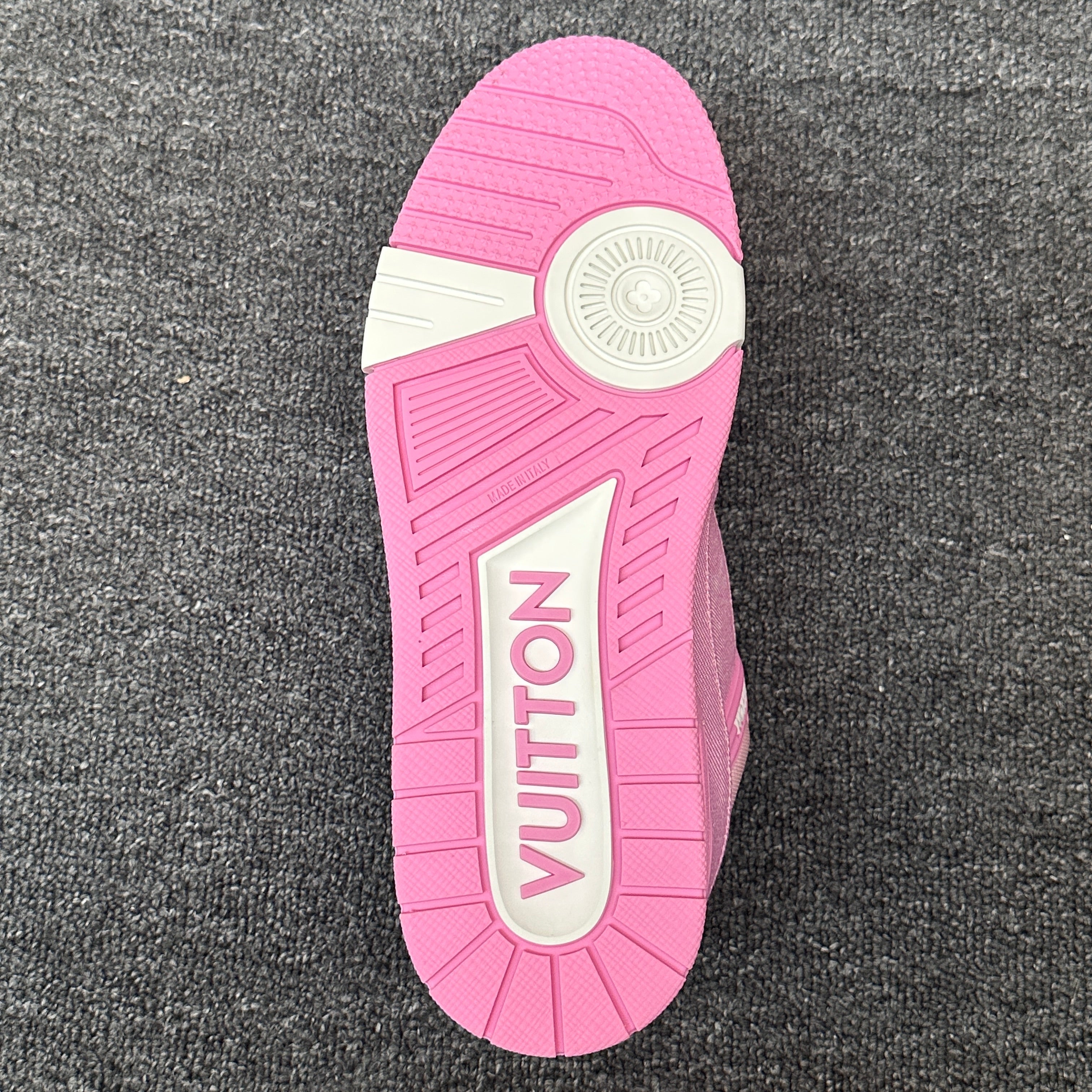 LOUIS VUITTON Trainer Powder