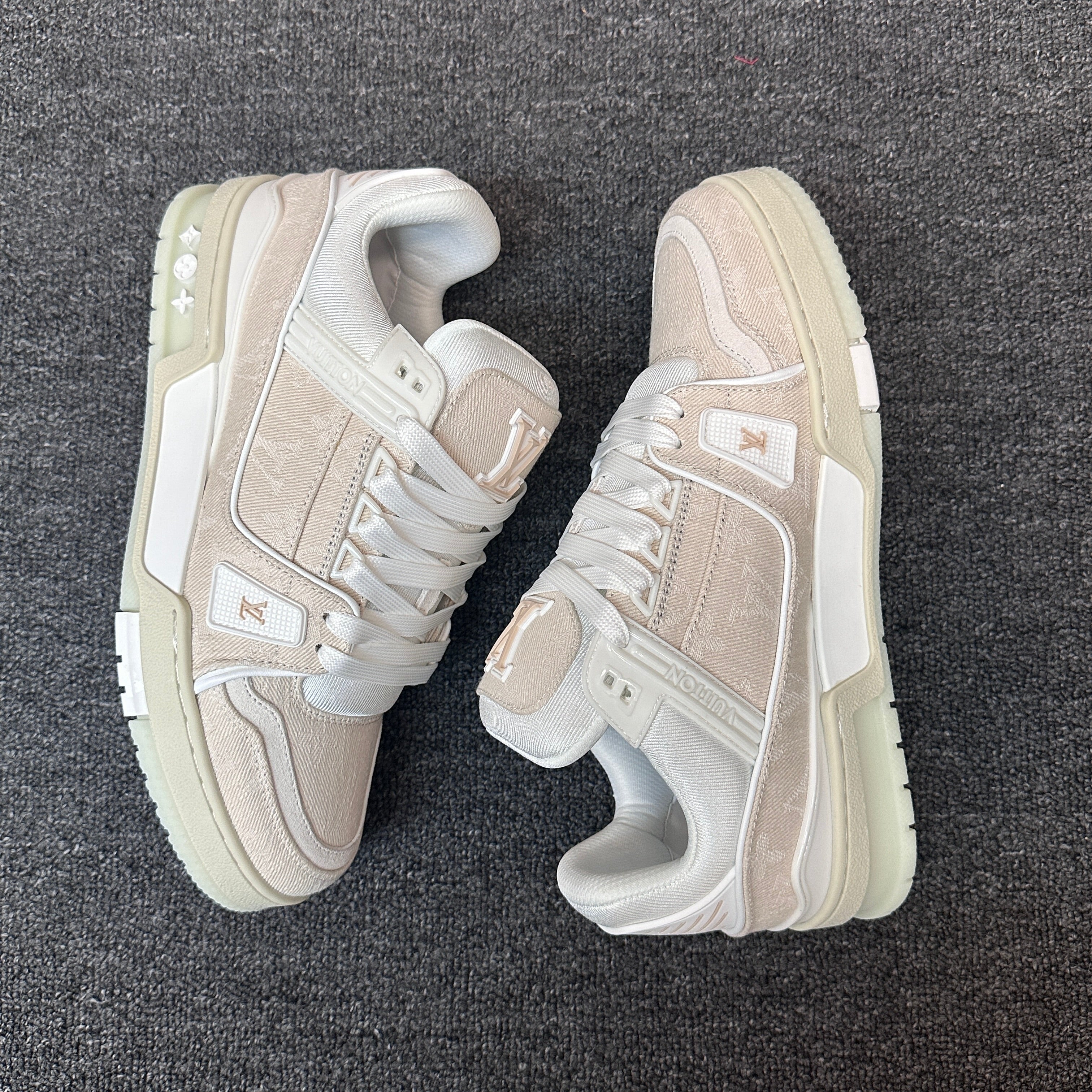 LOUIS VUITTON Trainer white rice