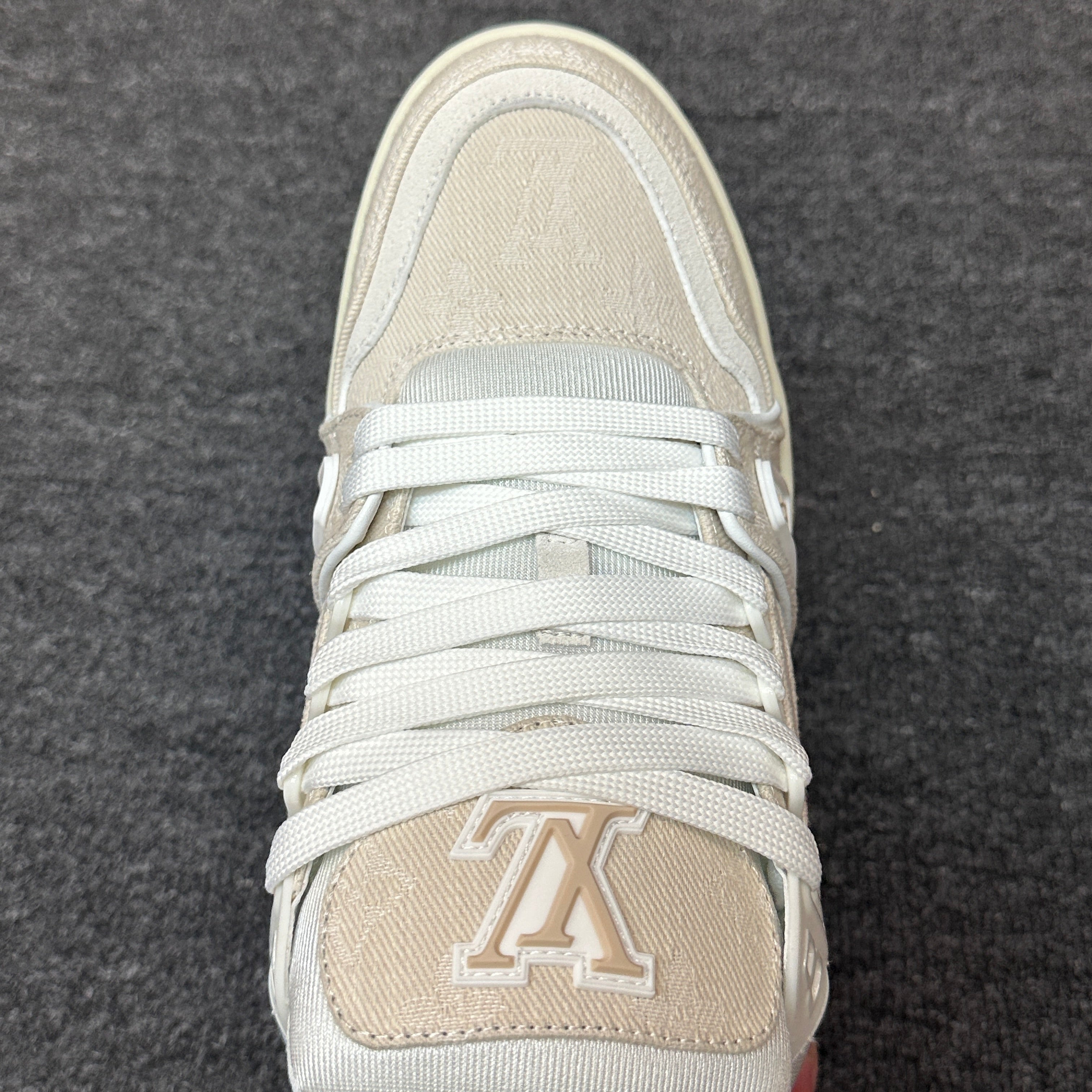 LOUIS VUITTON Trainer white rice
