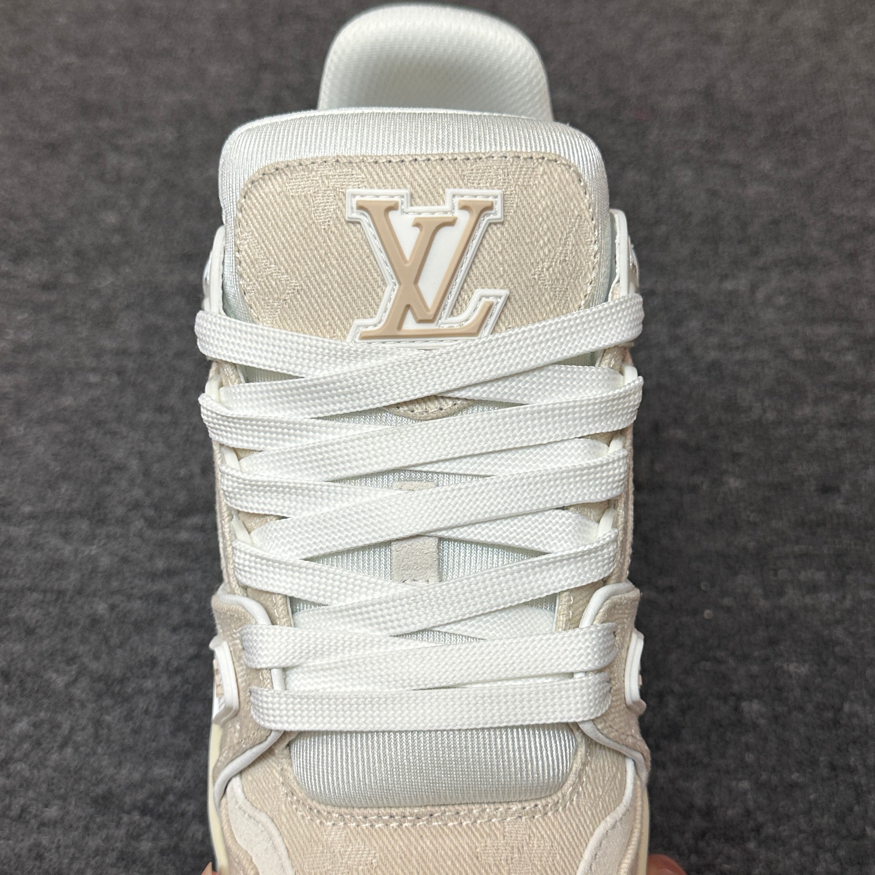 LOUIS VUITTON Trainer white rice