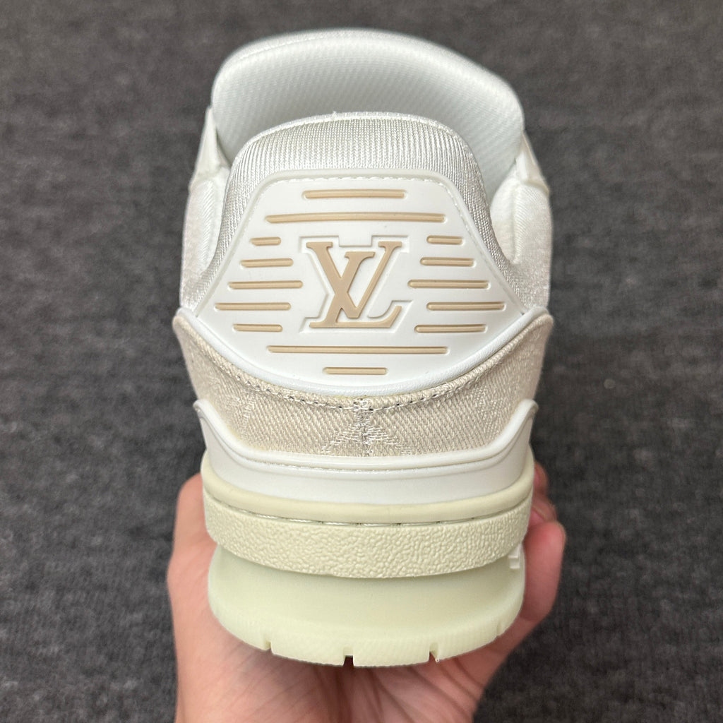 LOUIS VUITTON Trainer white rice