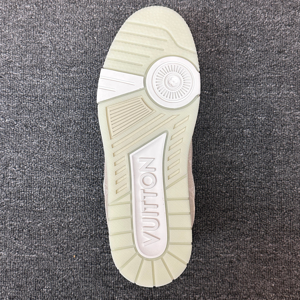 LOUIS VUITTON Trainer white rice