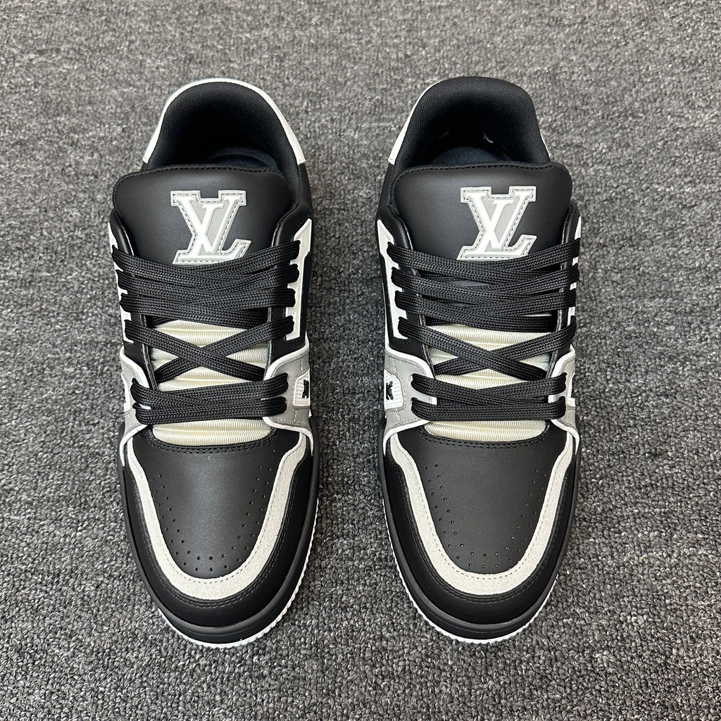 LOUIS VUITTON Trainer black and white