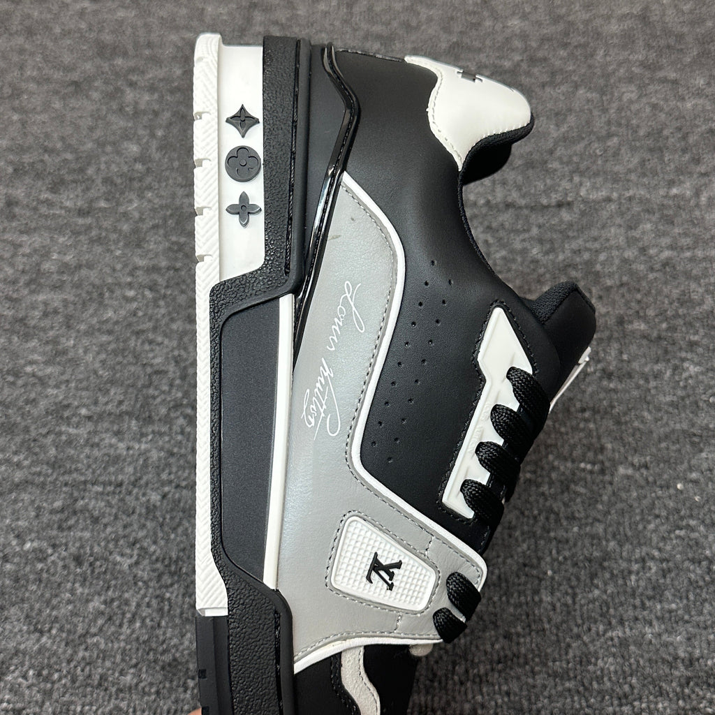 LOUIS VUITTON Trainer black and white
