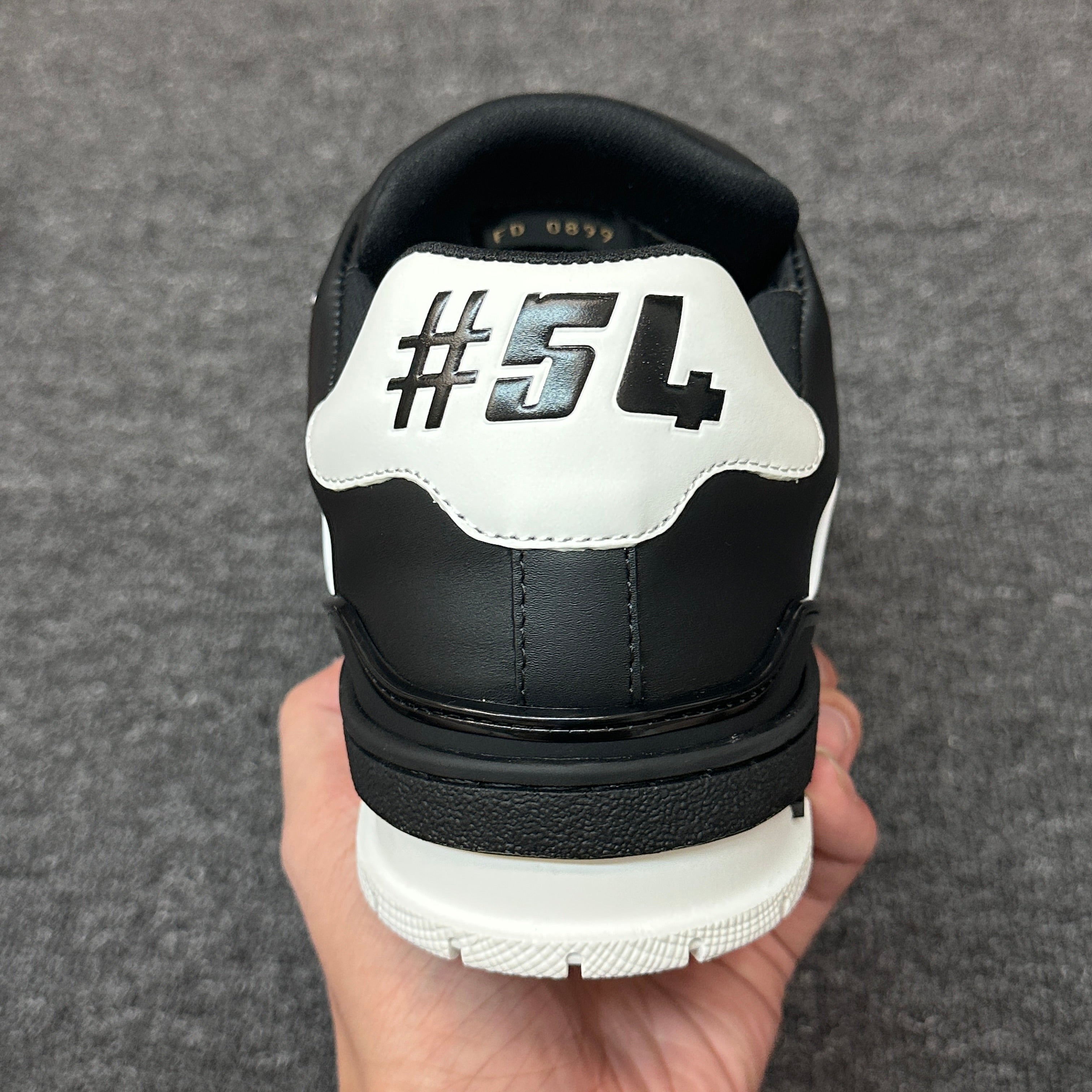 LOUIS VUITTON Trainer black and white