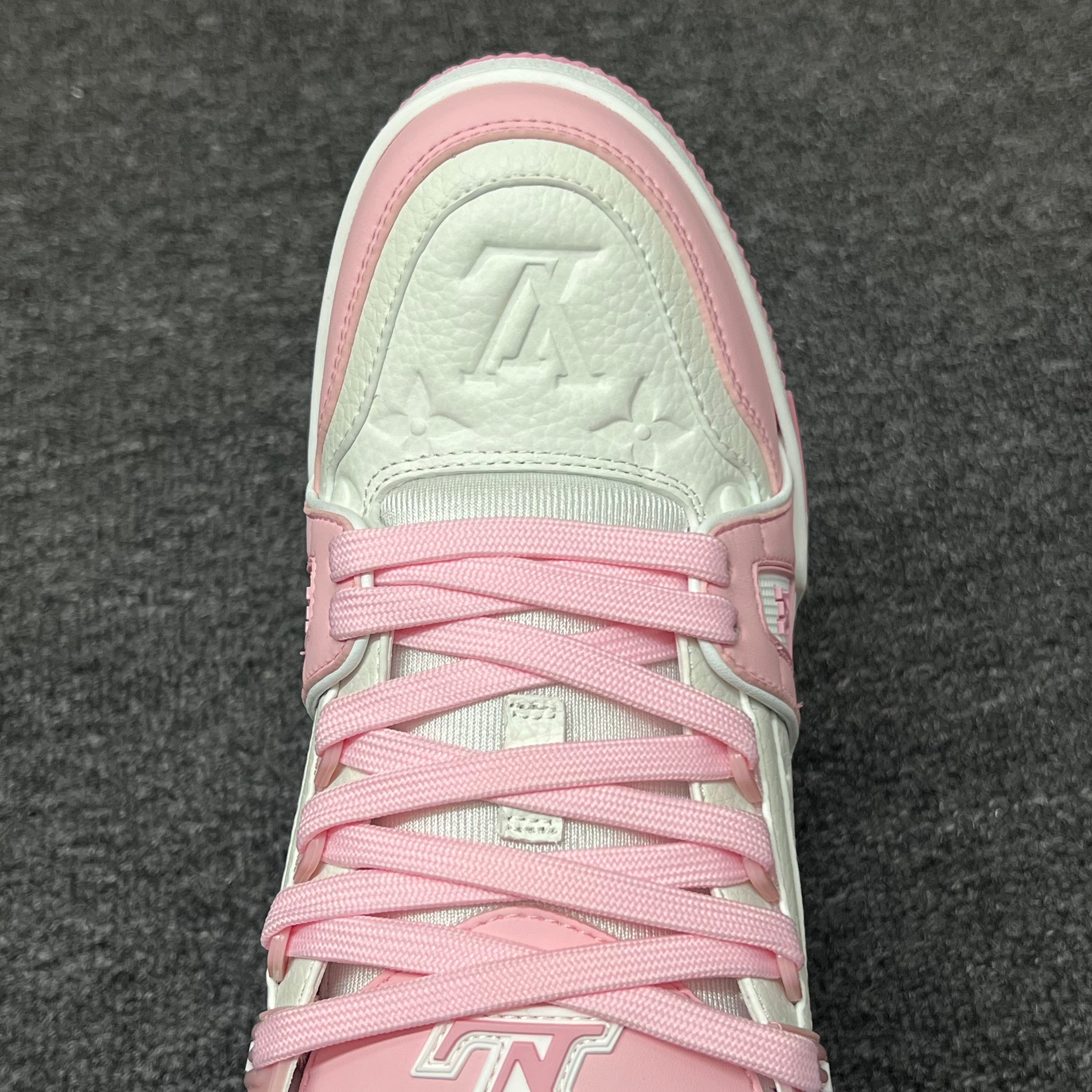 LOUIS VUITTON Trainer White powder