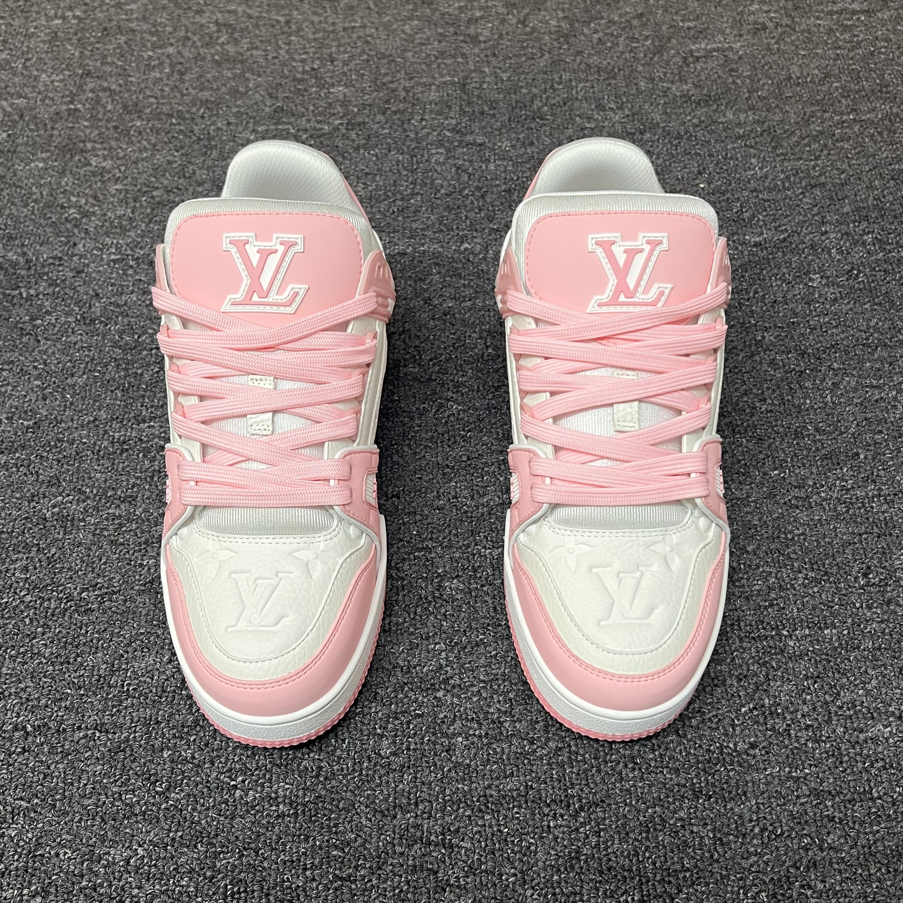 LOUIS VUITTON Trainer White powder