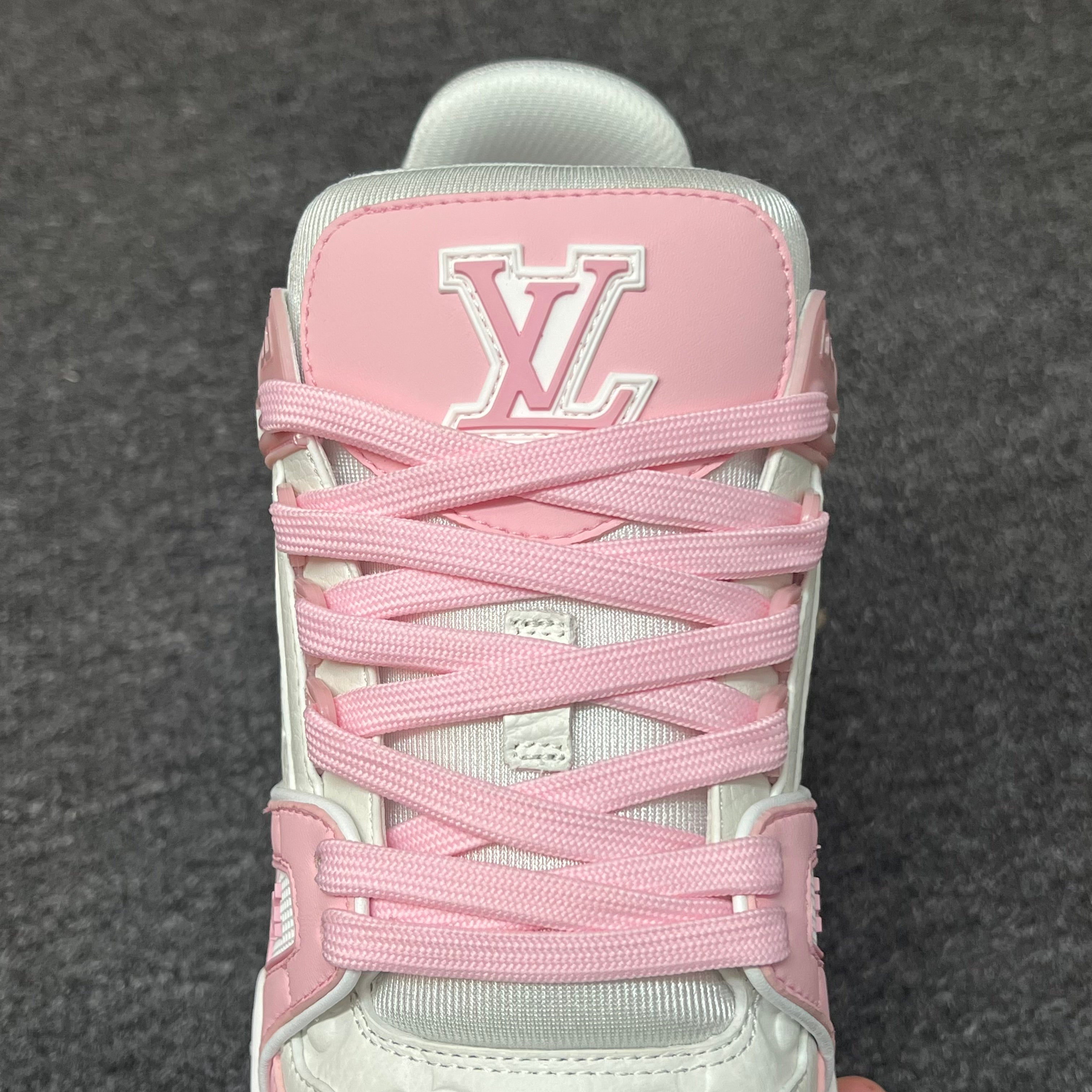 LOUIS VUITTON Trainer White powder