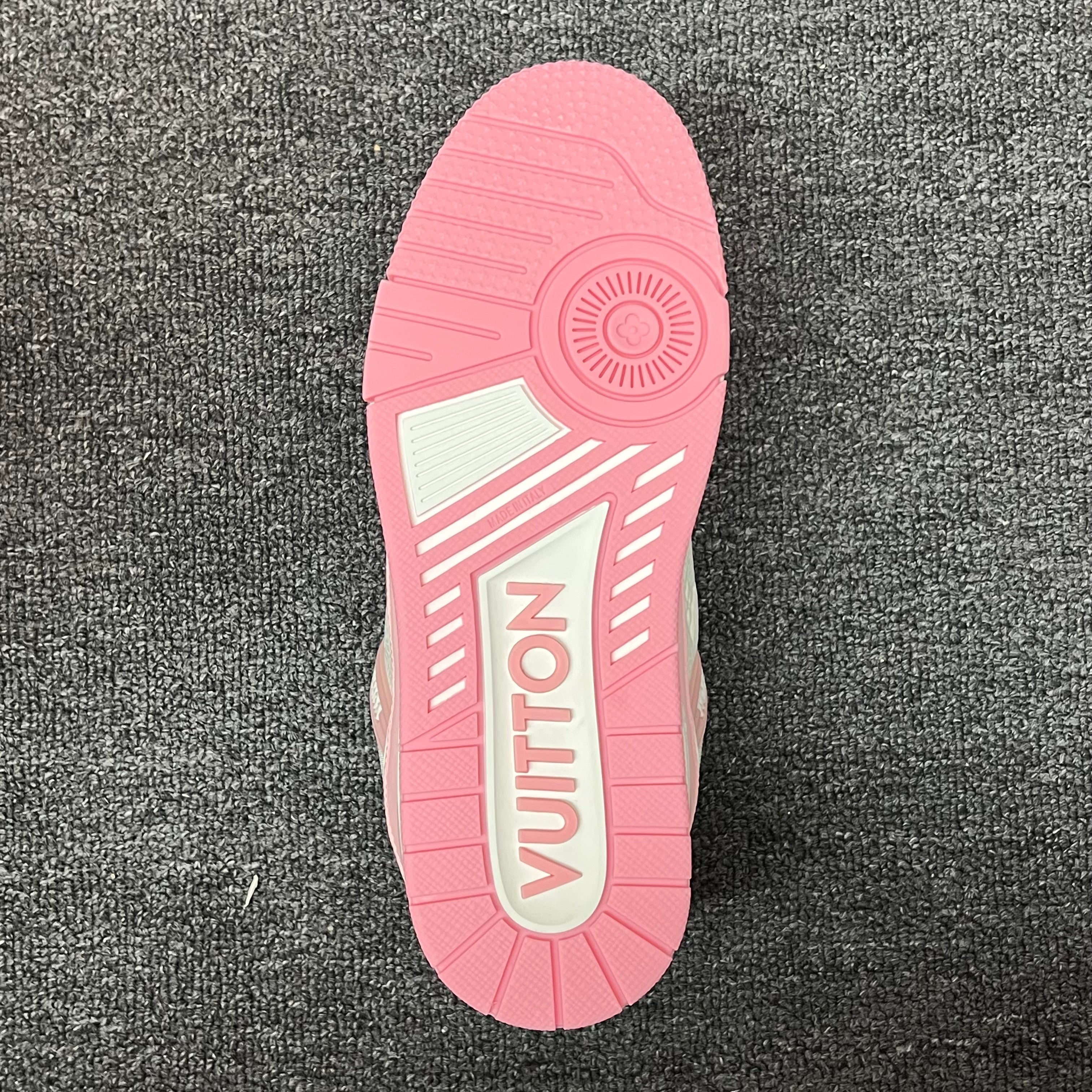 LOUIS VUITTON Trainer White powder