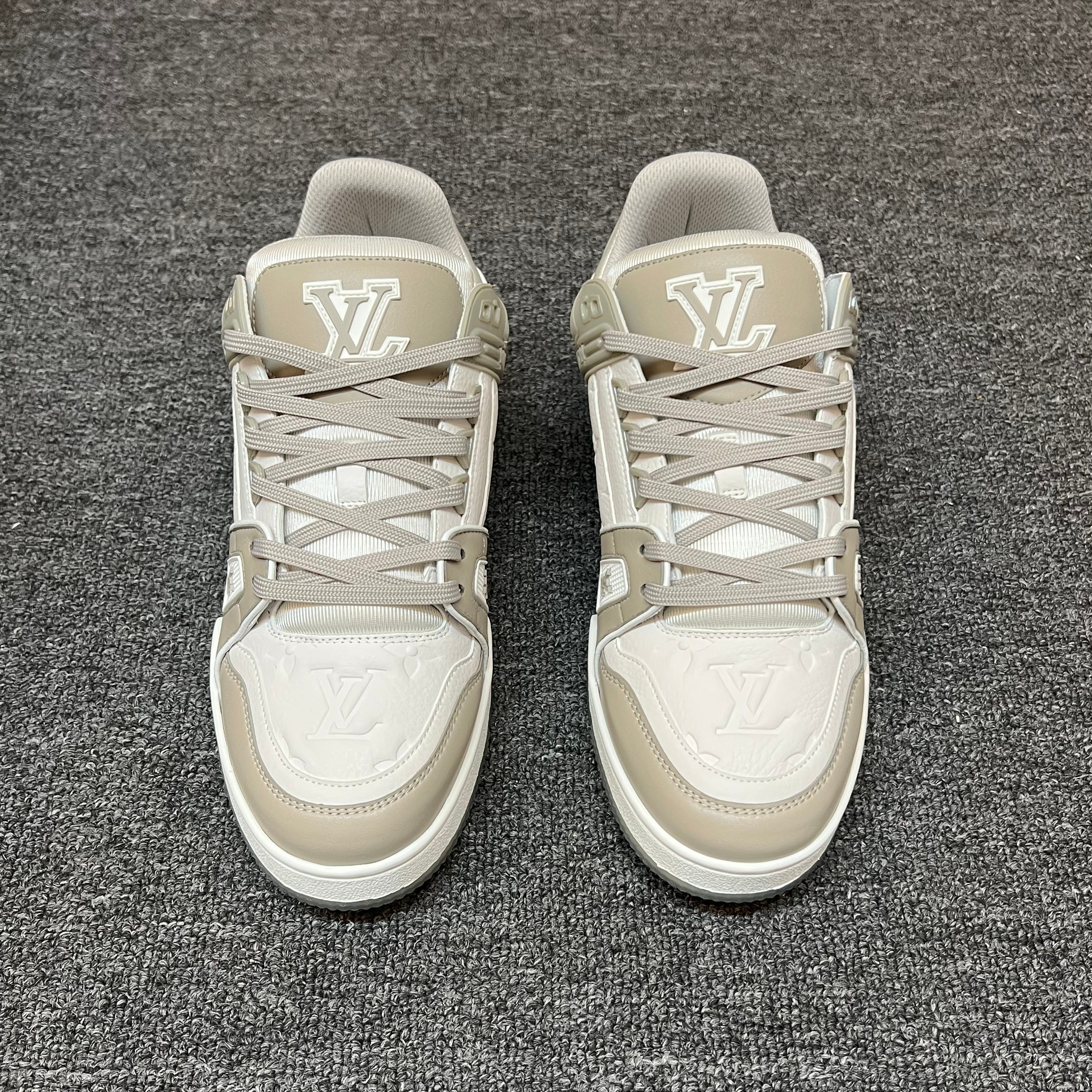LOUIS VUITTON TrainerWhite grey