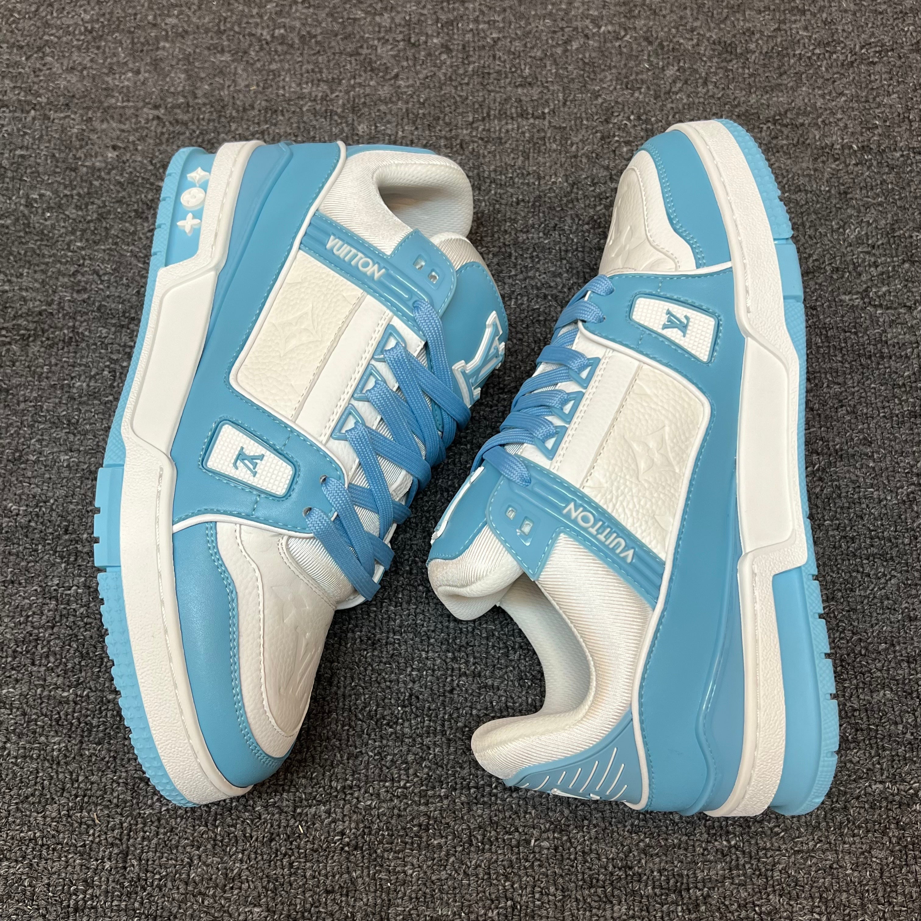 LOUIS VUITTON Trainer White White-blue