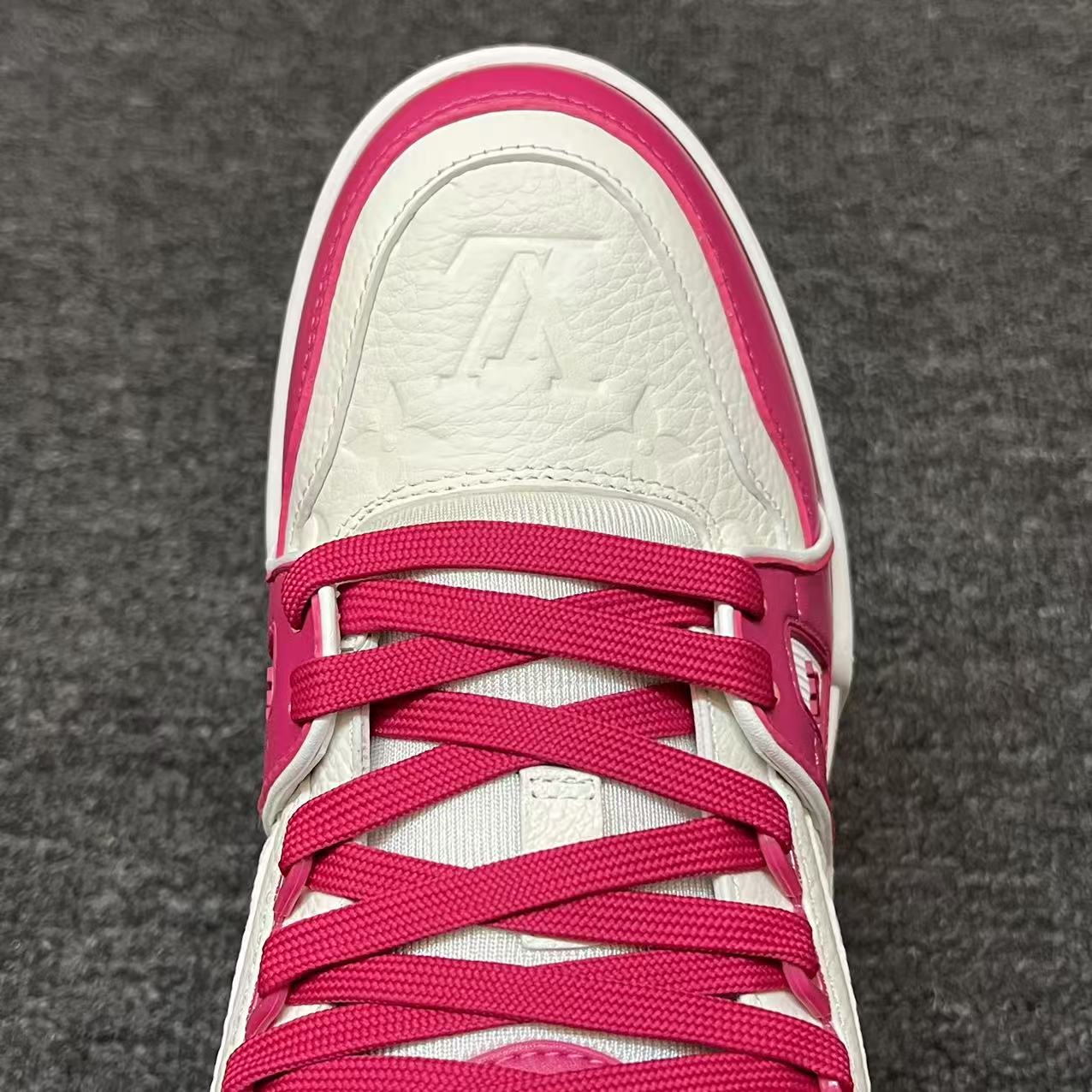 LOUIS VUITTON Trainer White White light powder