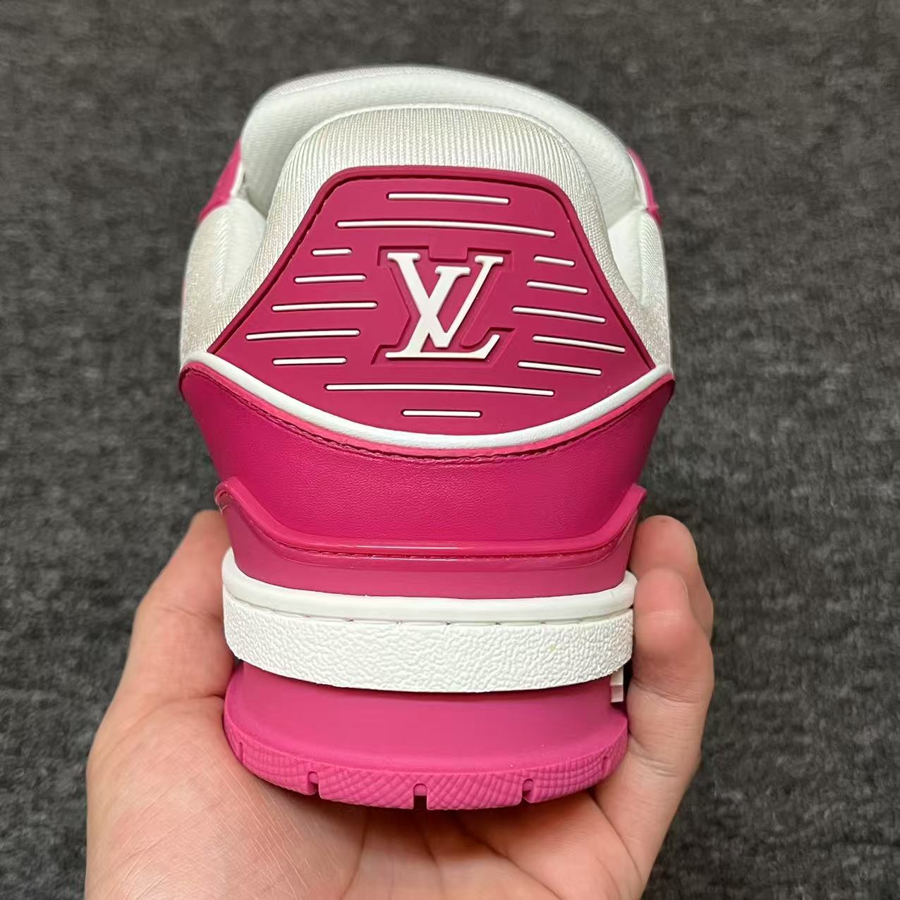 LOUIS VUITTON Trainer White White light powder