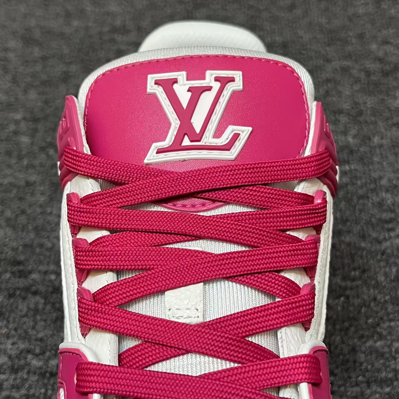 LOUIS VUITTON Trainer White White light powder