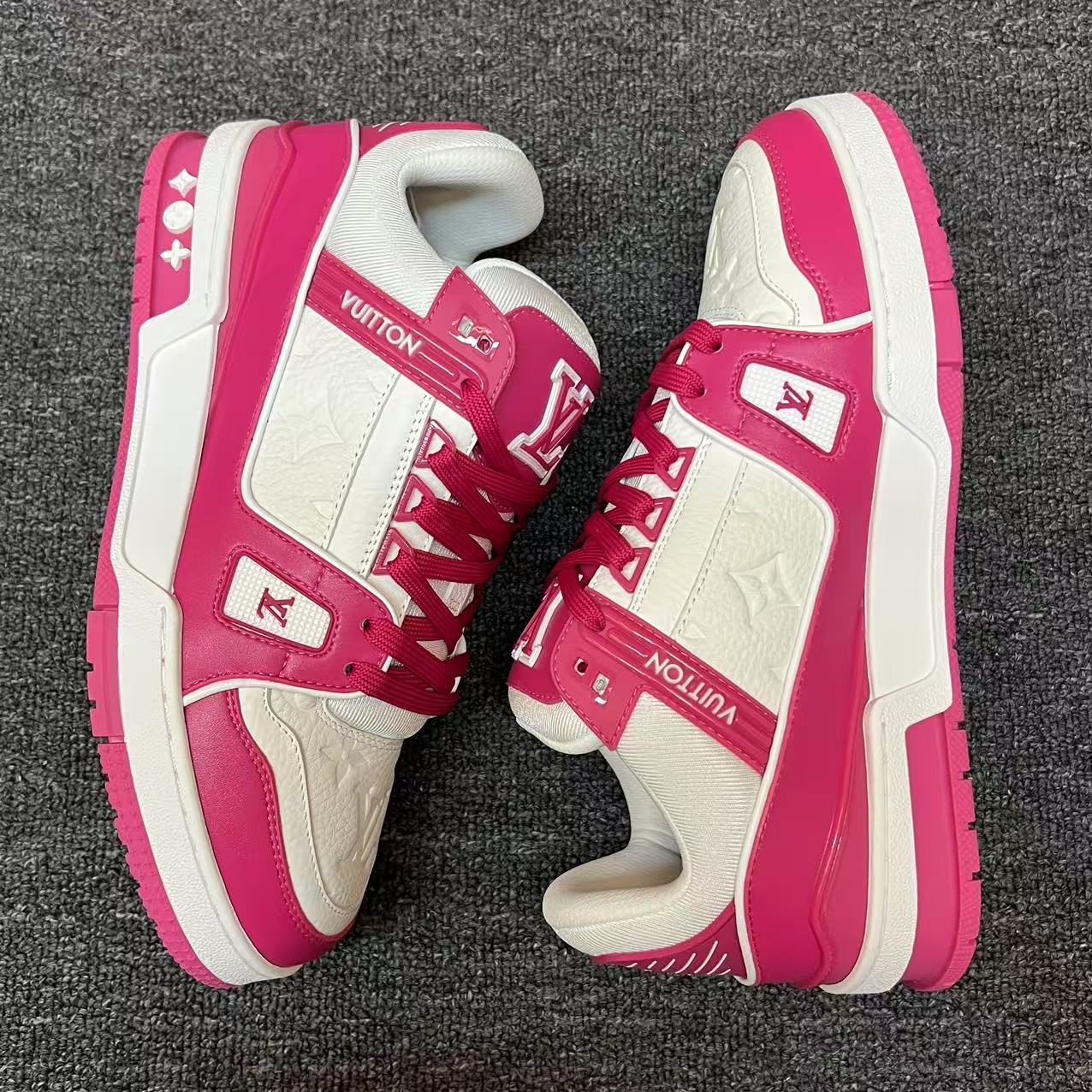 LOUIS VUITTON Trainer White White light powder