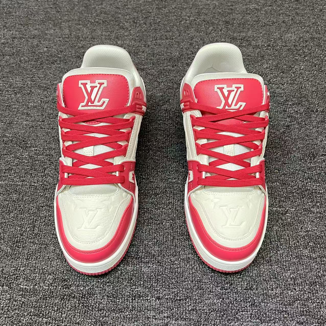 LOUIS VUITTON Trainer White White light powder