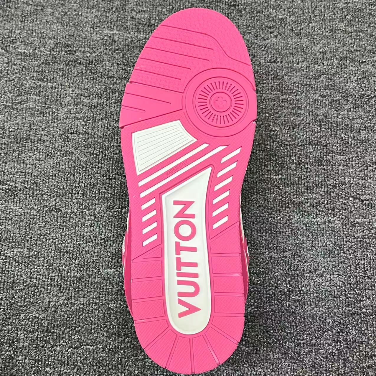 LOUIS VUITTON Trainer White White light powder
