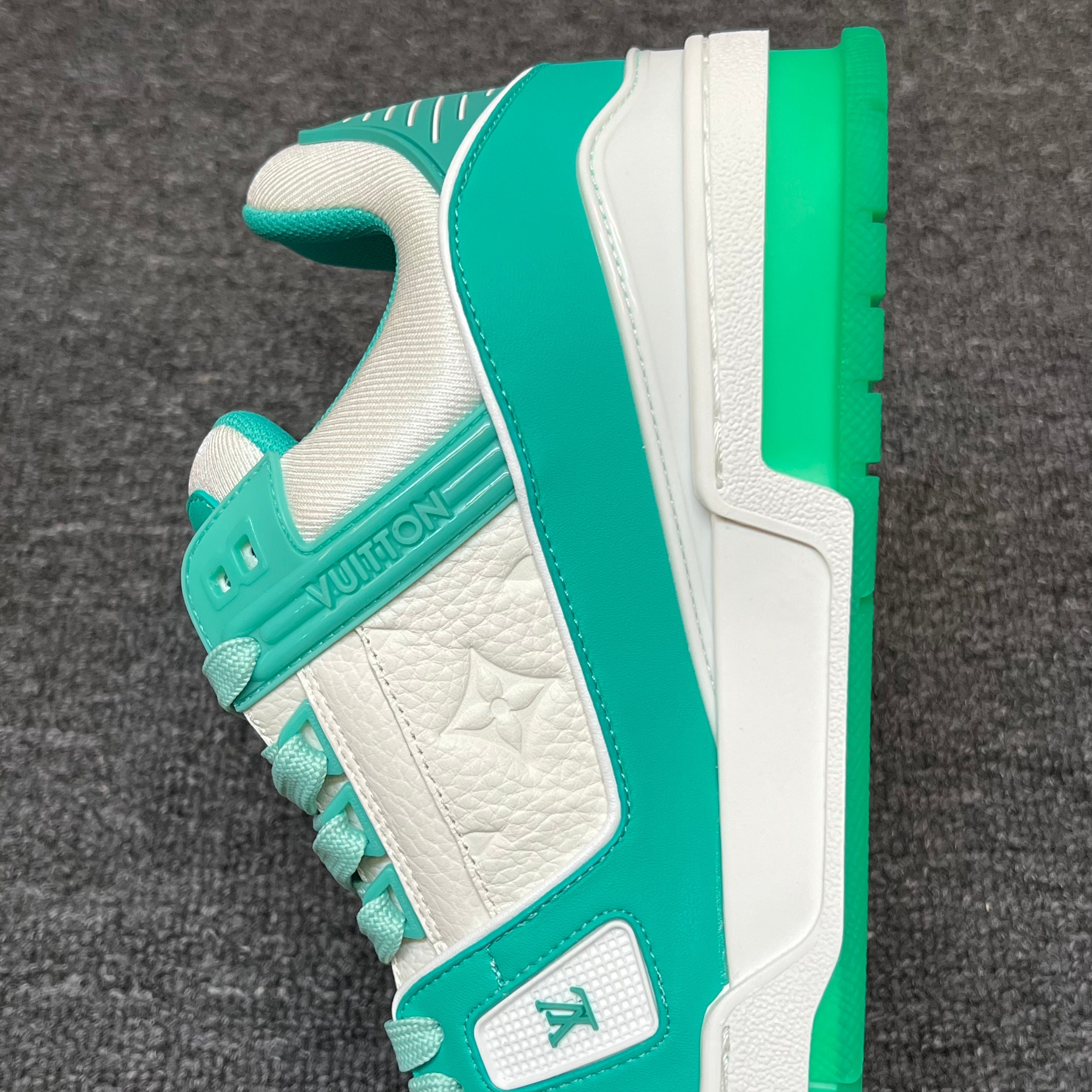 LOUIS VUITTON TrainerWhite White light blue