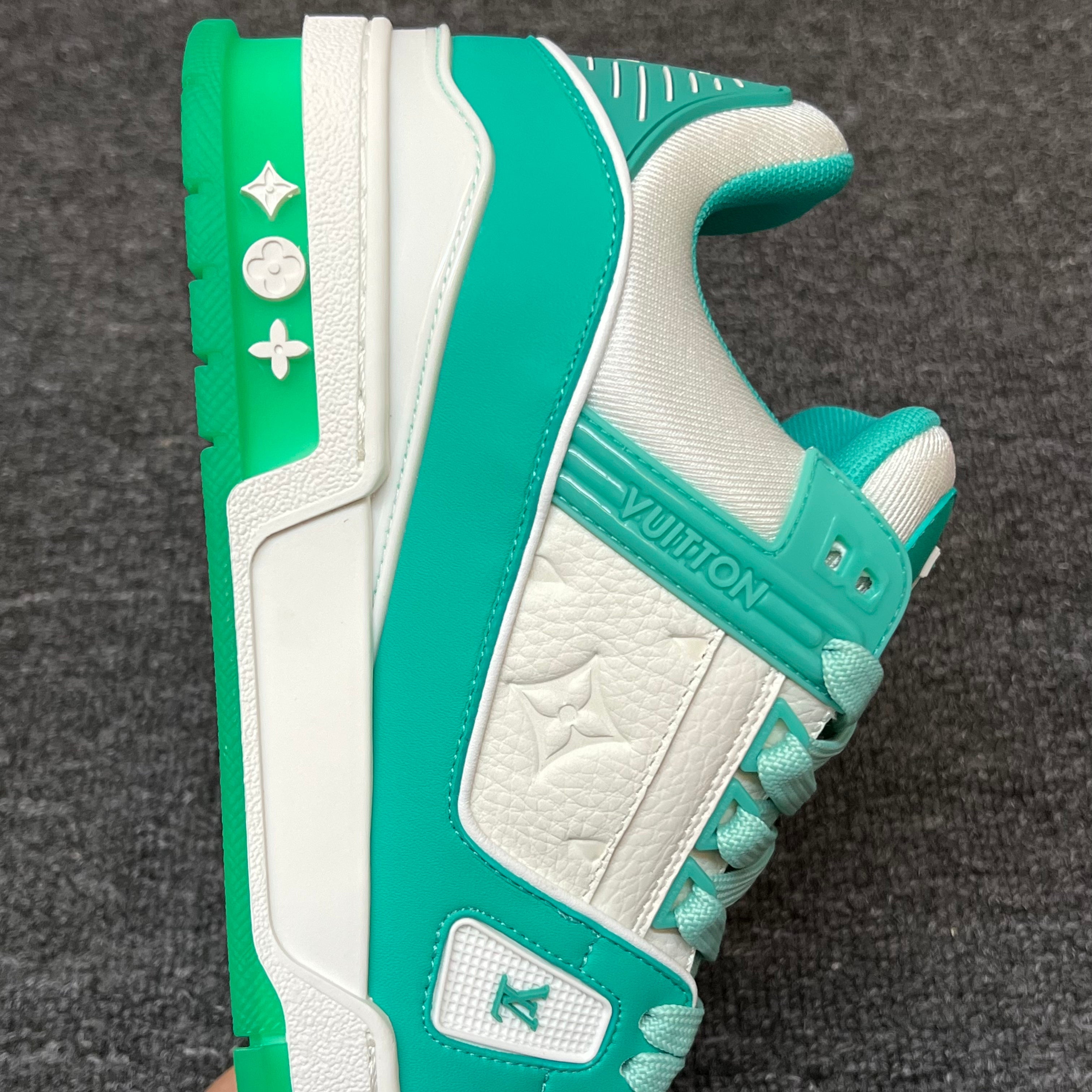 LOUIS VUITTON TrainerWhite White light blue