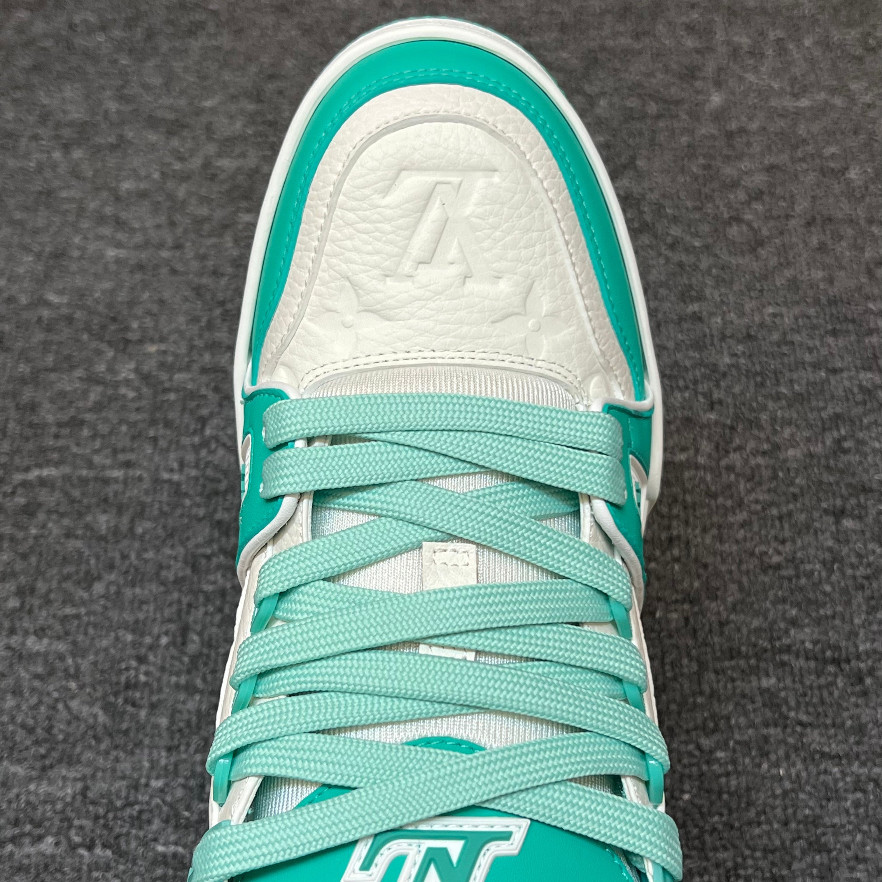 LOUIS VUITTON TrainerWhite White light blue