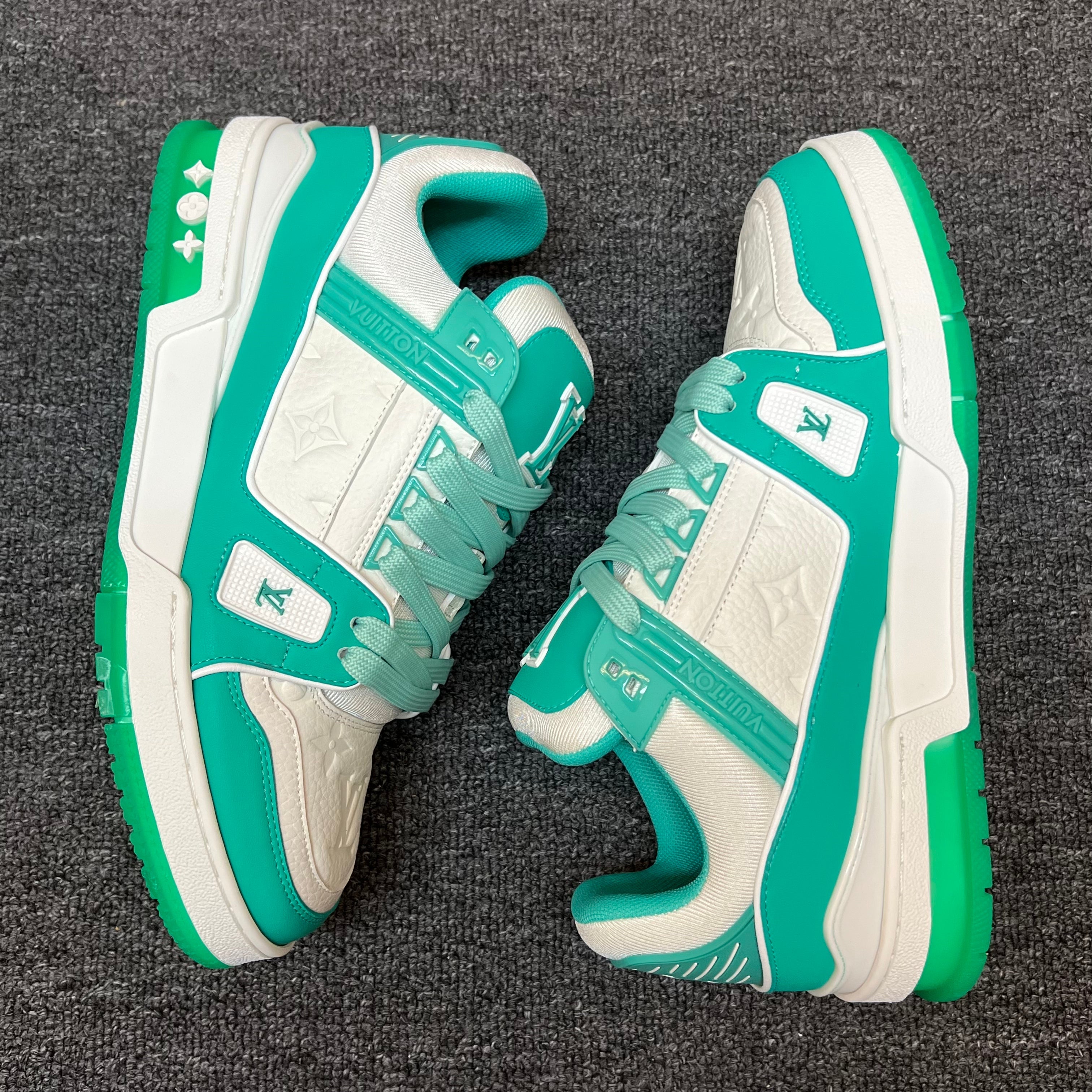 LOUIS VUITTON TrainerWhite White light blue