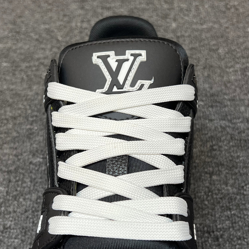 LOUIS VUITTON Trainer black