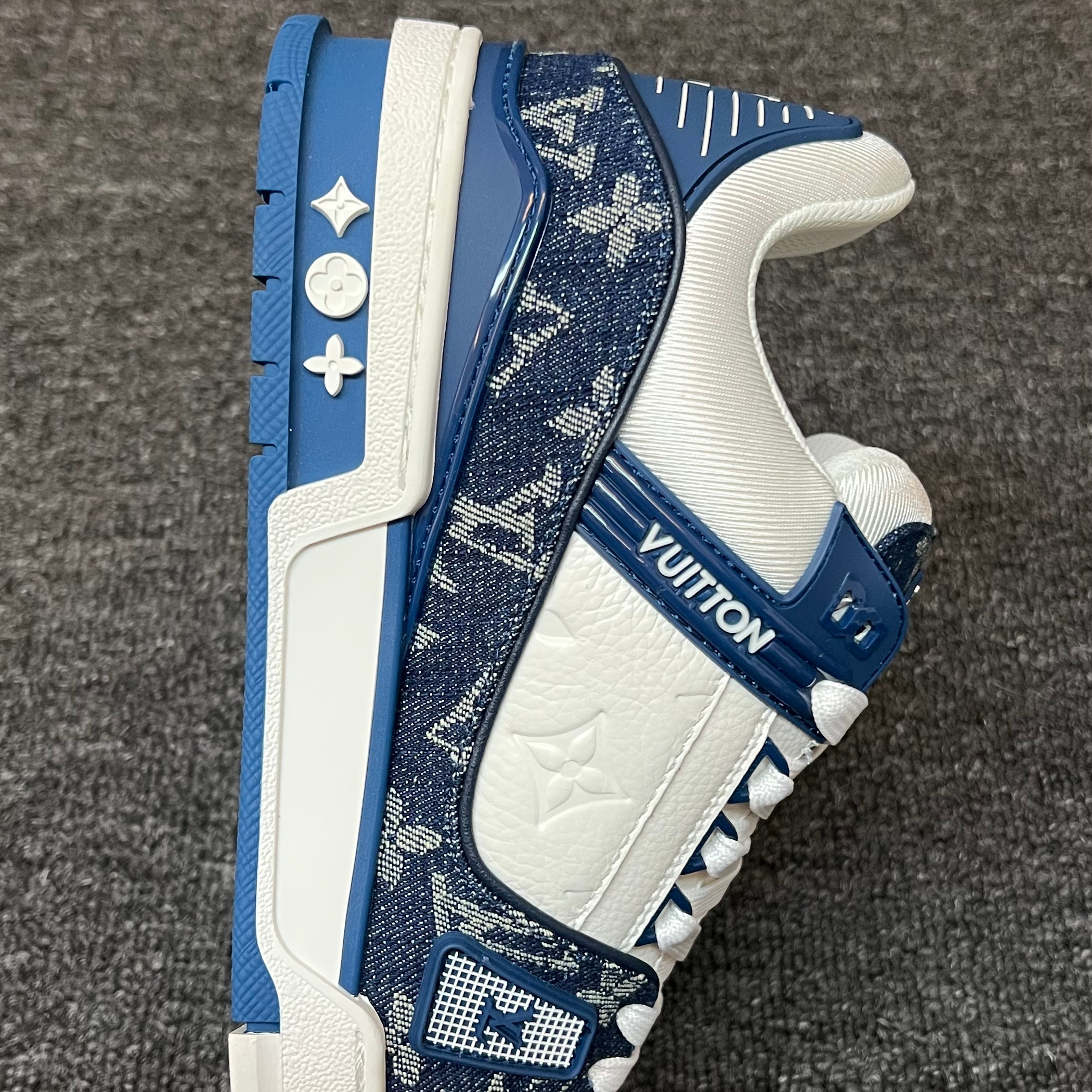 LOUIS VUITTON Trainer navy